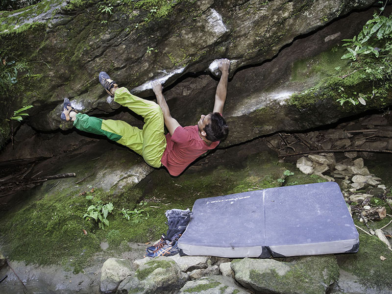 Sigma 17-70mm F2.8-4 DC Macro OS HSM sample photo. Rock climbing 11/12 photography