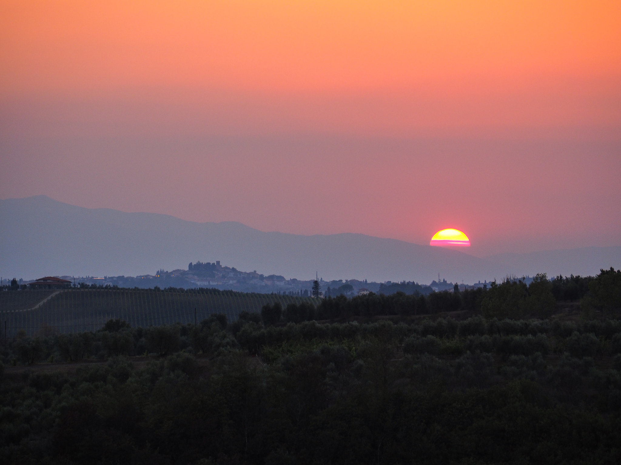 Olympus OM-D E-M10 + Olympus Zuiko Digital ED 40-150mm F4.0-5.6 sample photo. Tuscan hills at sunset photography