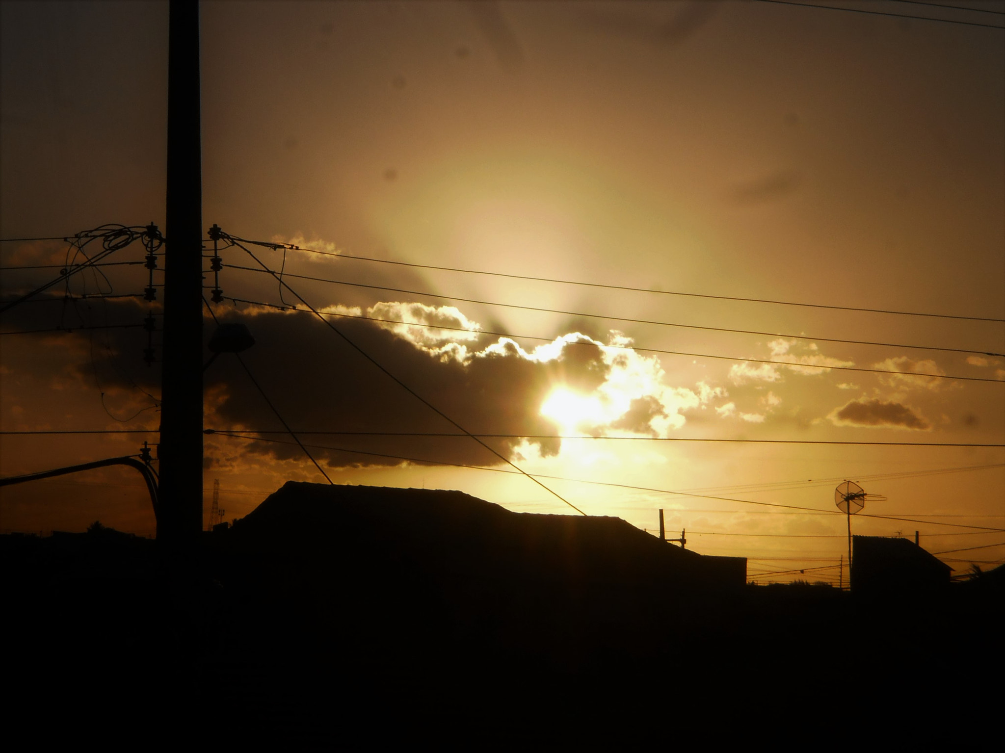 Olympus T105,T100,X36 sample photo. Até que o sol não brilhe, acendamos uma vela na escuridão. photography