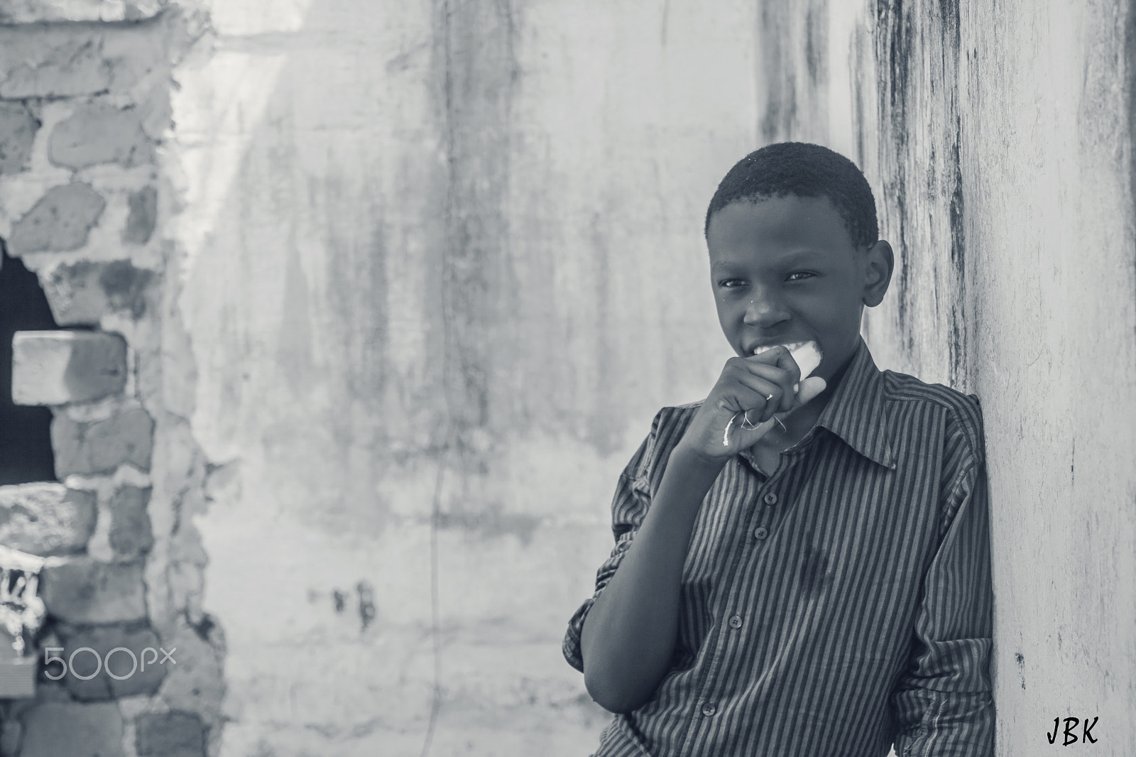 Canon EF 28-80mm f/3.5-5.6 USM sample photo. Street kid photography