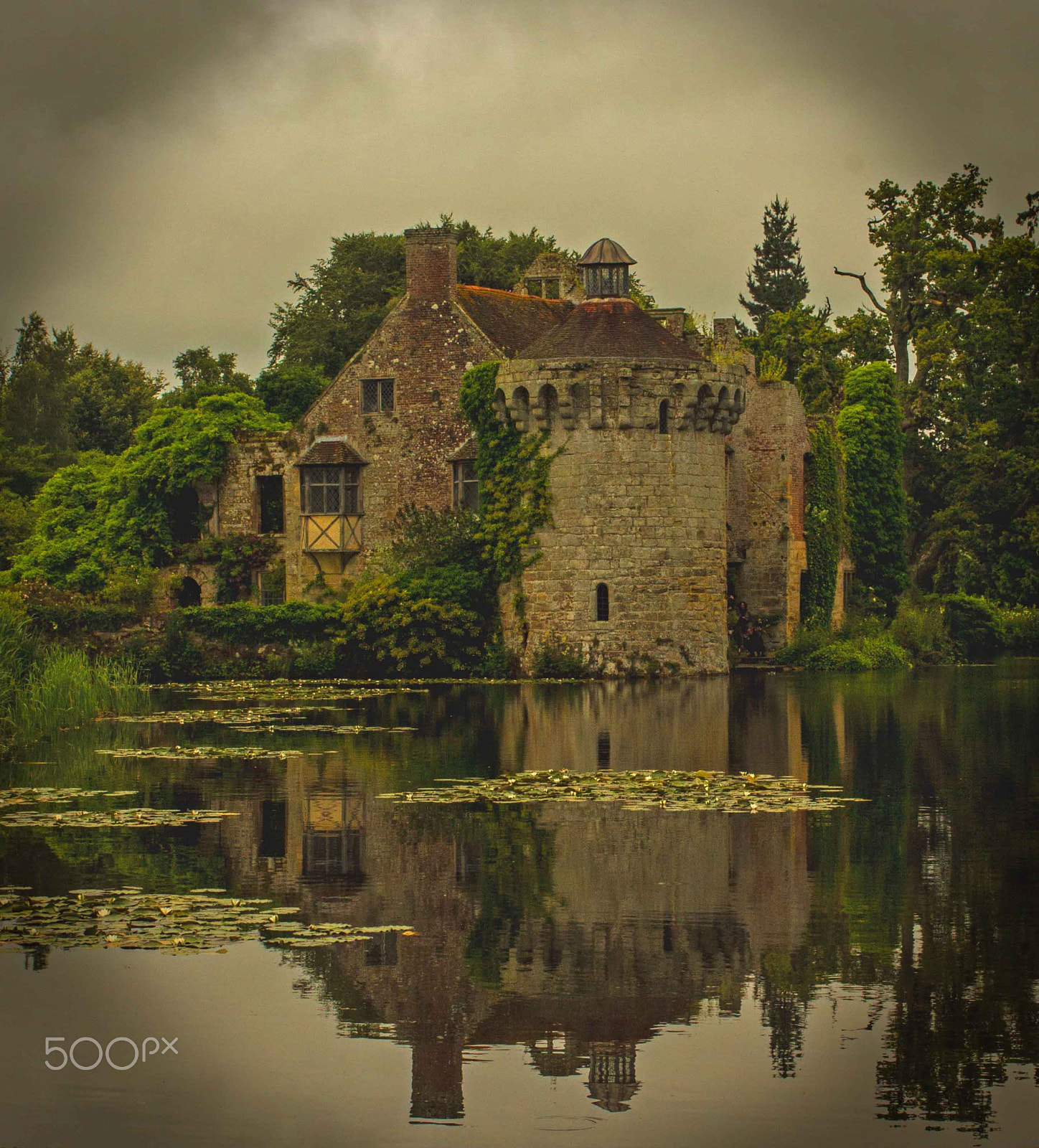 Canon EOS 60D + Canon EF 35mm F2 sample photo. Scotney castle photography
