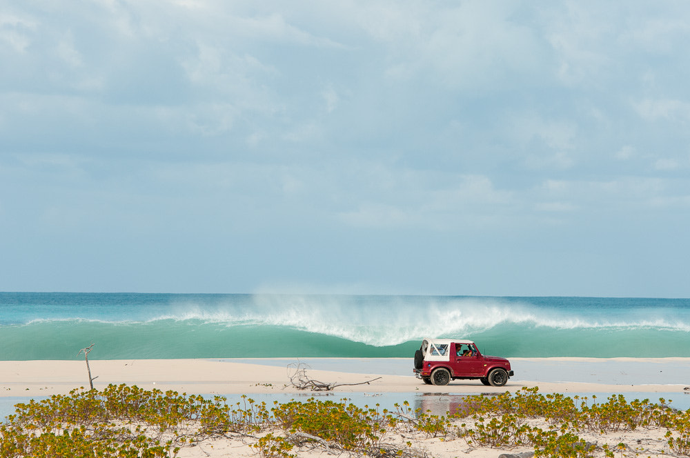 Nikon D300S + Nikon AF-S Nikkor 70-200mm F2.8G ED VR II sample photo. Caribbean wave photography