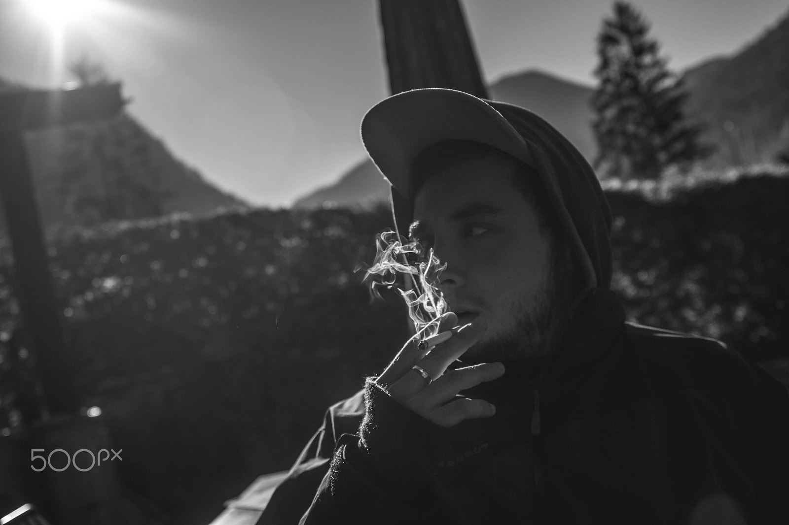 Canon EF 28mm F2.8 IS USM sample photo. Le smoking and the sun photography