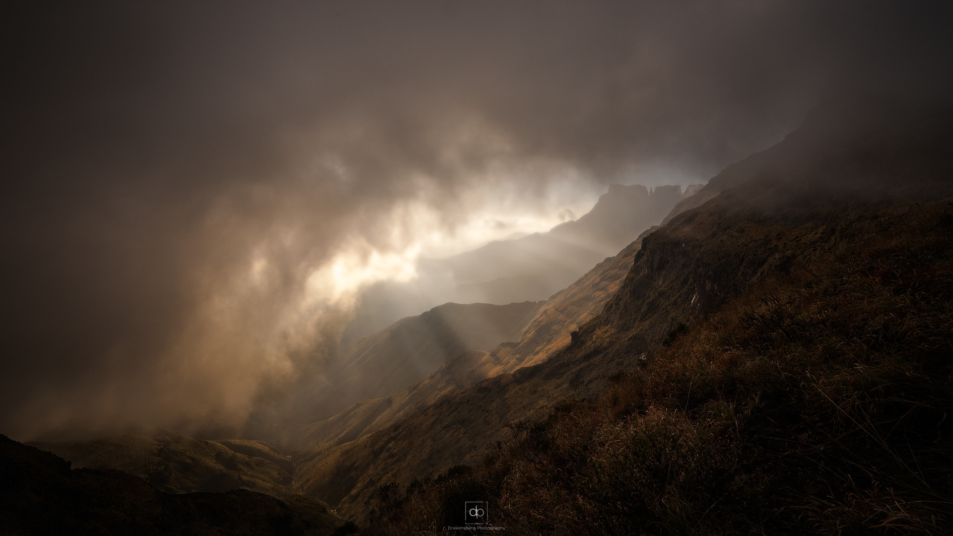 Nikon D700 sample photo. Drakensberg sunrise photography