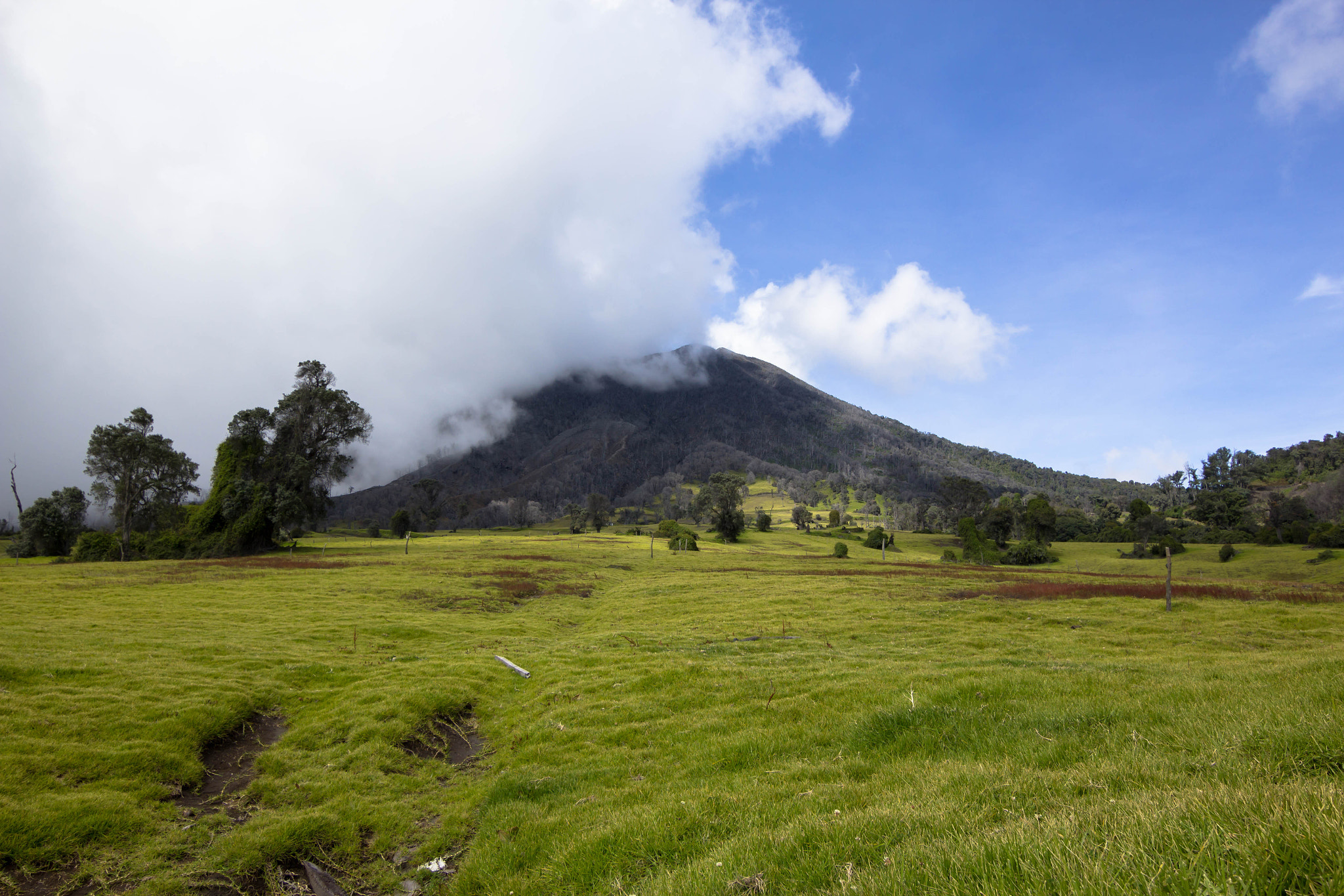 Canon EOS 1200D (EOS Rebel T5 / EOS Kiss X70 / EOS Hi) sample photo. Turrialba volcano photography