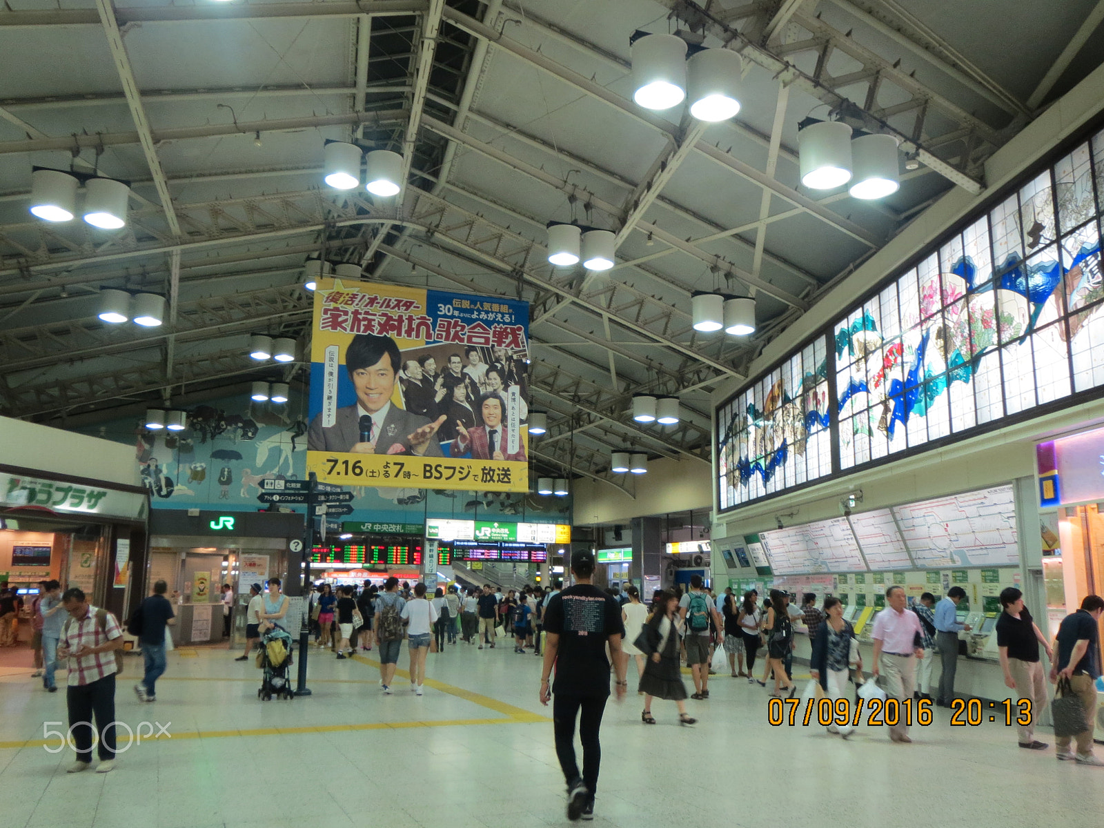 Canon PowerShot ELPH 530 HS (IXUS 510 HS / IXY 1) sample photo. Tokyo subway photography