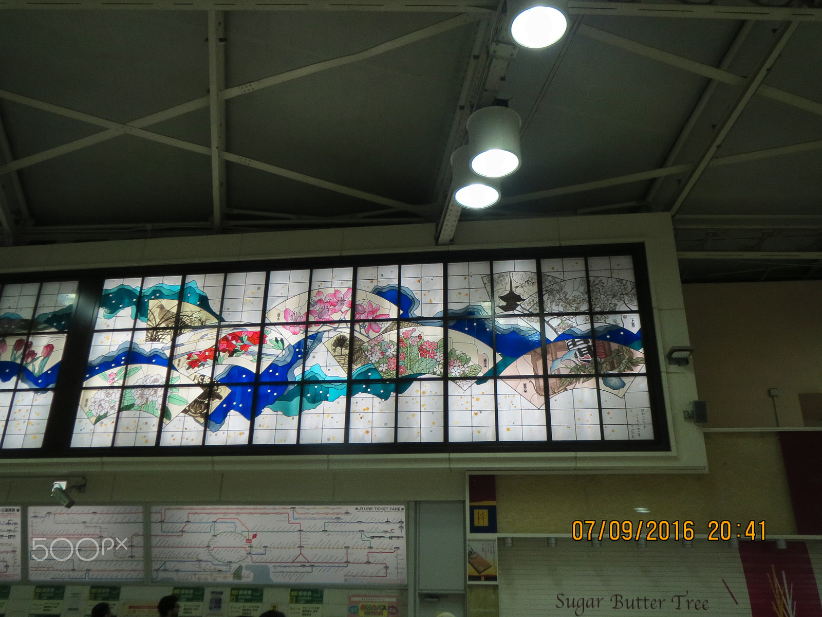 Canon PowerShot ELPH 530 HS (IXUS 510 HS / IXY 1) sample photo. Tokyo subway photography