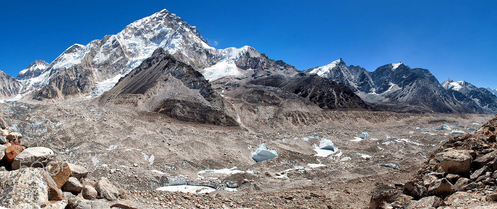 Nikon AF-S Nikkor 17-35mm F2.8D ED-IF sample photo. Mt lhotse photography