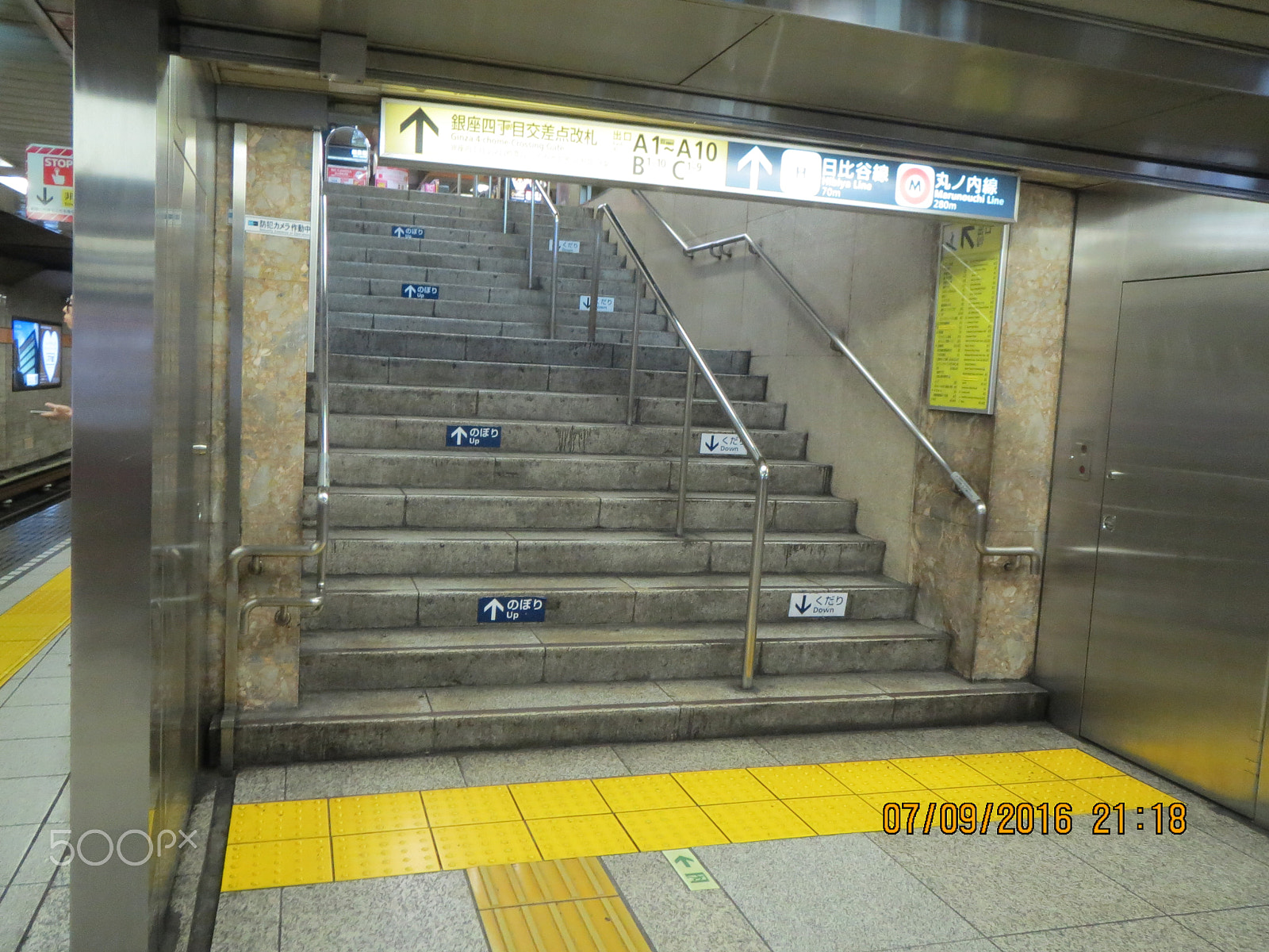 Canon PowerShot ELPH 530 HS (IXUS 510 HS / IXY 1) sample photo. Stairs photography