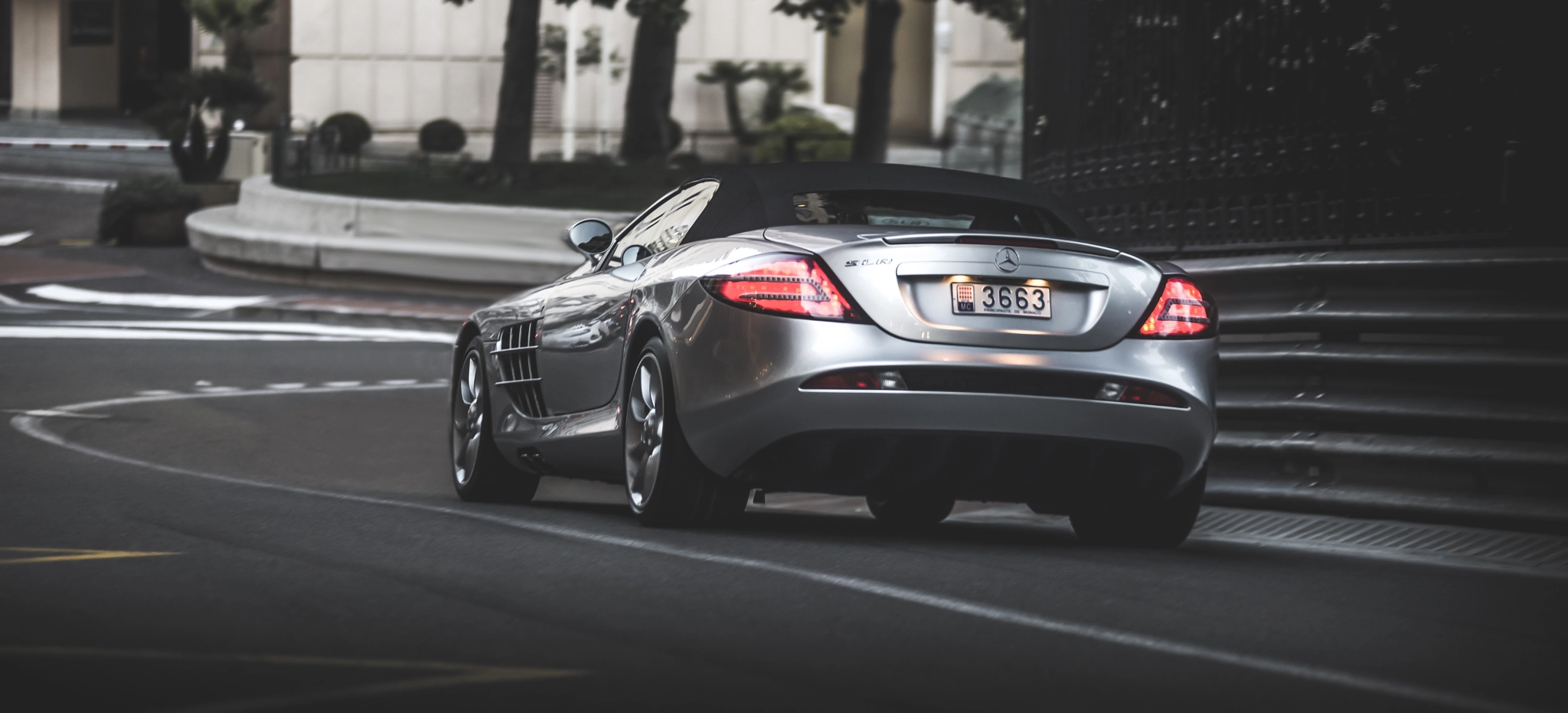 AF Zoom-Nikkor 80-200mm f/2.8 ED sample photo. Mercedes slr photography