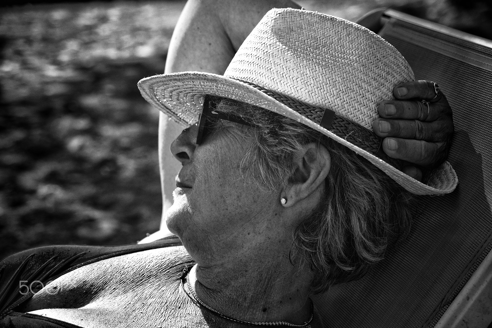 AF Zoom-Nikkor 28-105mm f/3.5-4.5D IF sample photo. The hat photography
