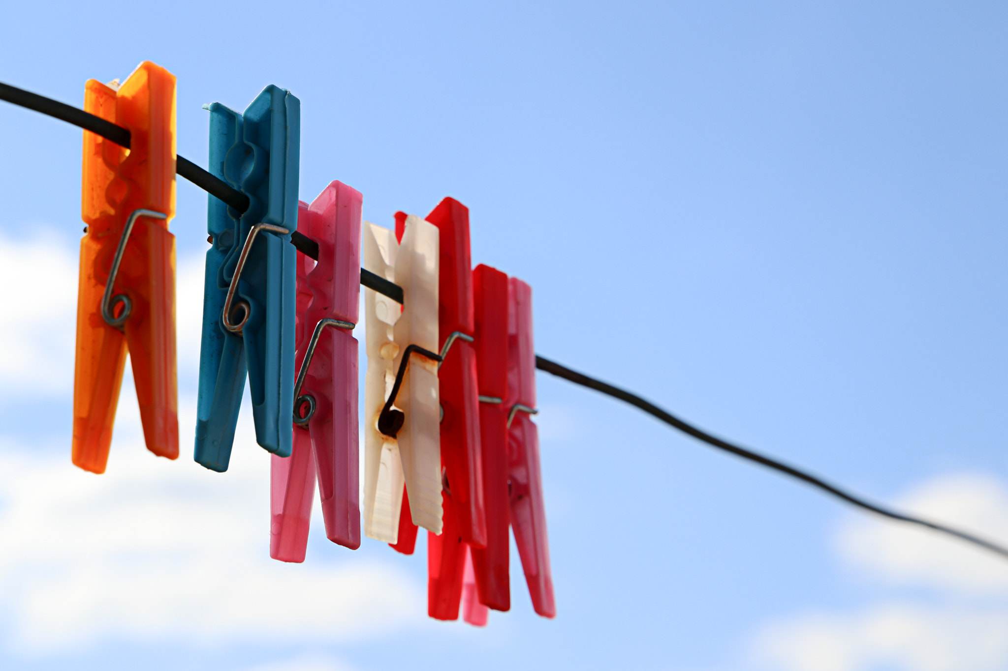 Canon EOS 80D + Sigma 24-70mm F2.8 EX DG Macro sample photo. Clothes pegs photography