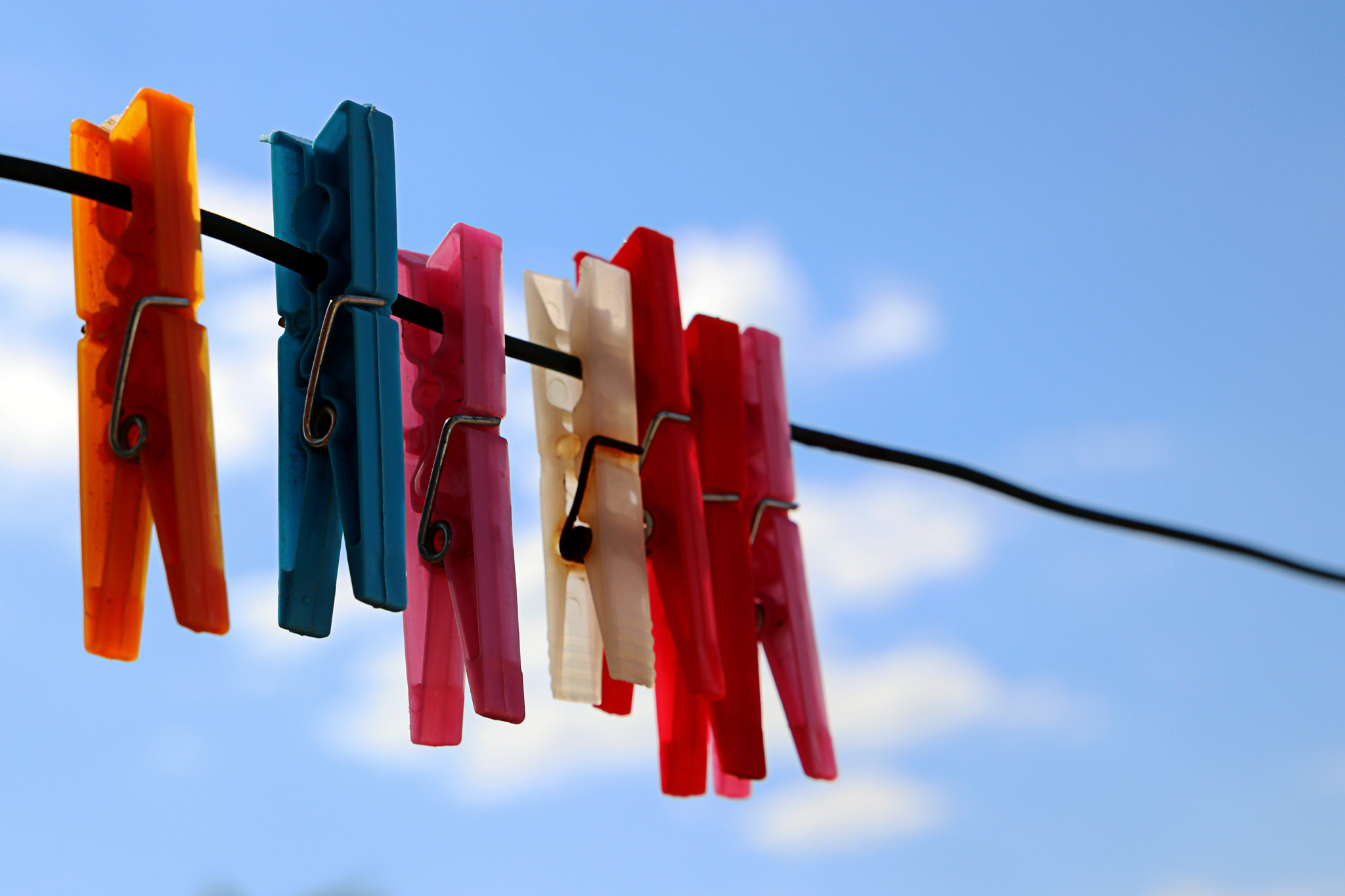 Canon EOS 80D + Sigma 24-70mm F2.8 EX DG Macro sample photo. Clothes pegs photography