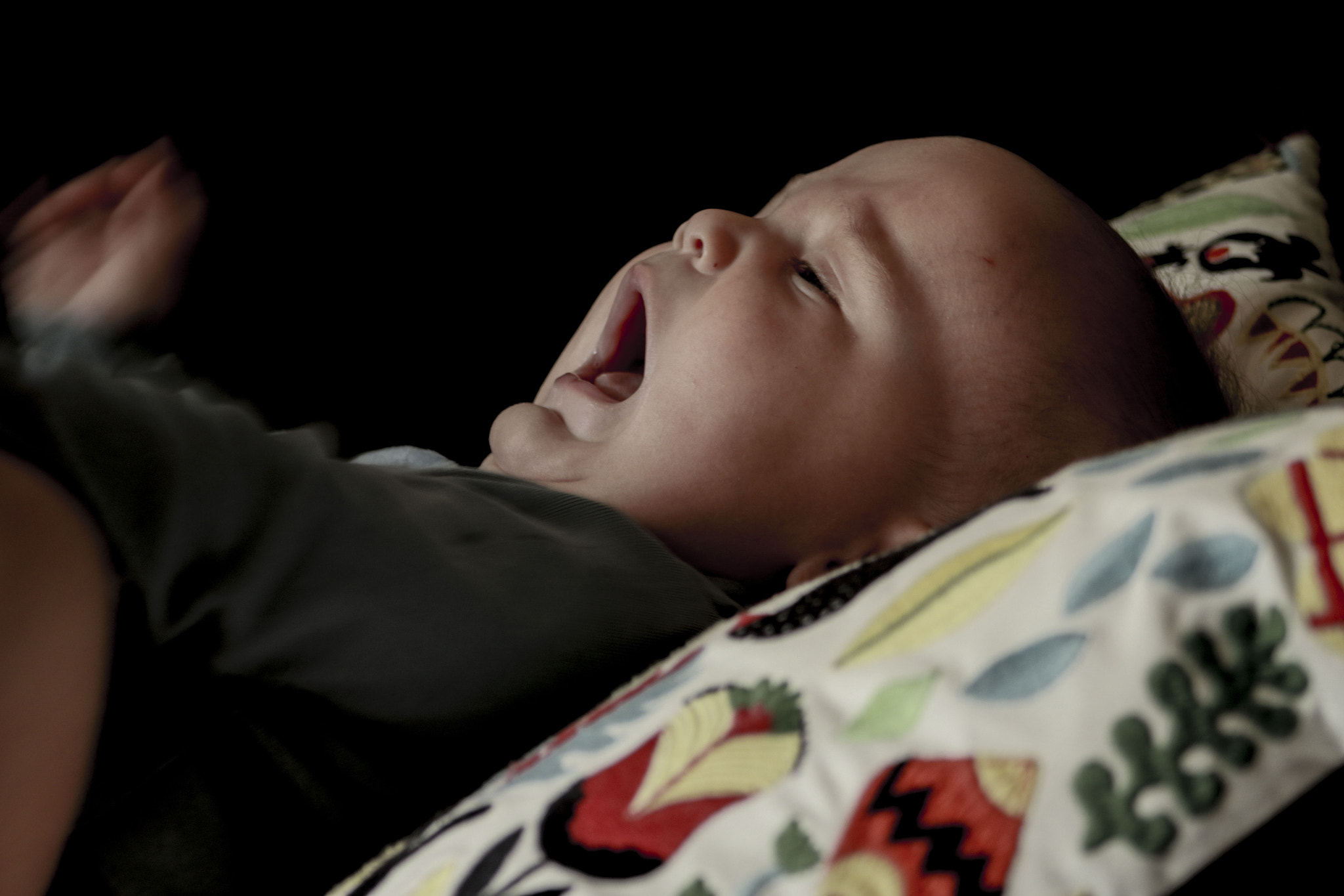 EF75-300mm f/4-5.6 sample photo. Baby crying photography