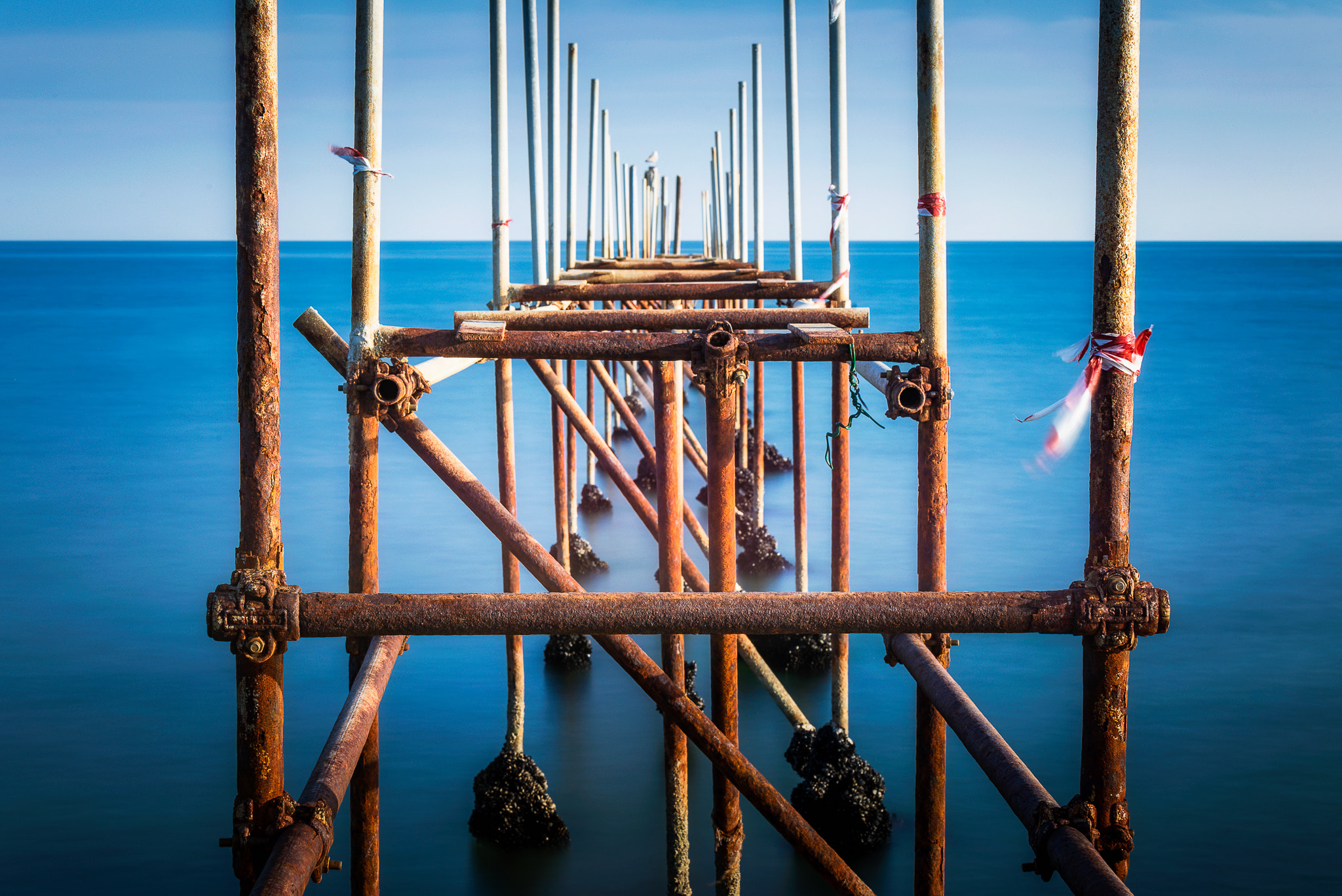 AF-S Zoom-Nikkor 80-200mm f/2.8D IF-ED sample photo. Iron and salty water photography