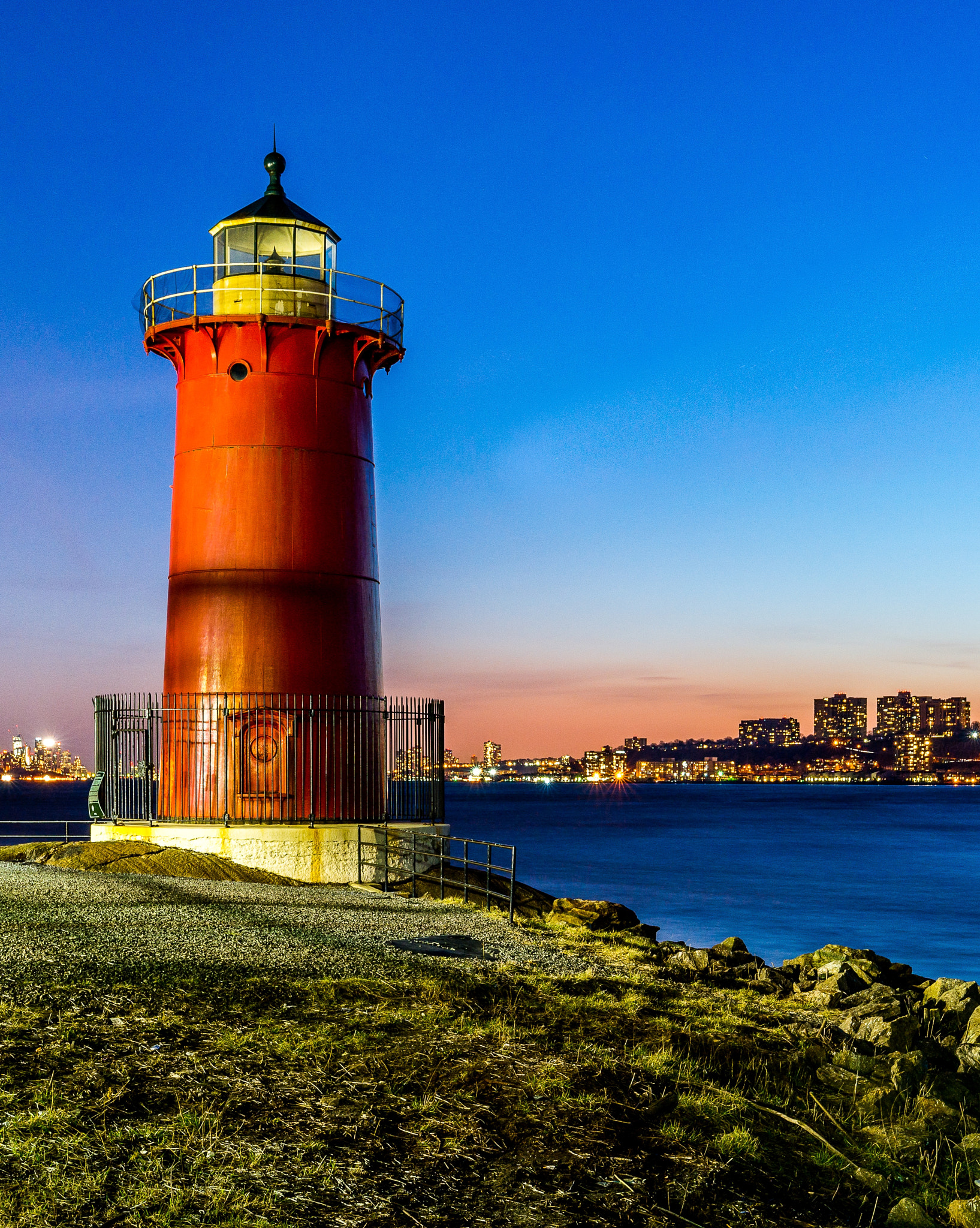 Sony a99 II + Sony Vario-Sonnar T* 16-35mm F2.8 ZA SSM II sample photo. The little red light house nyc photography