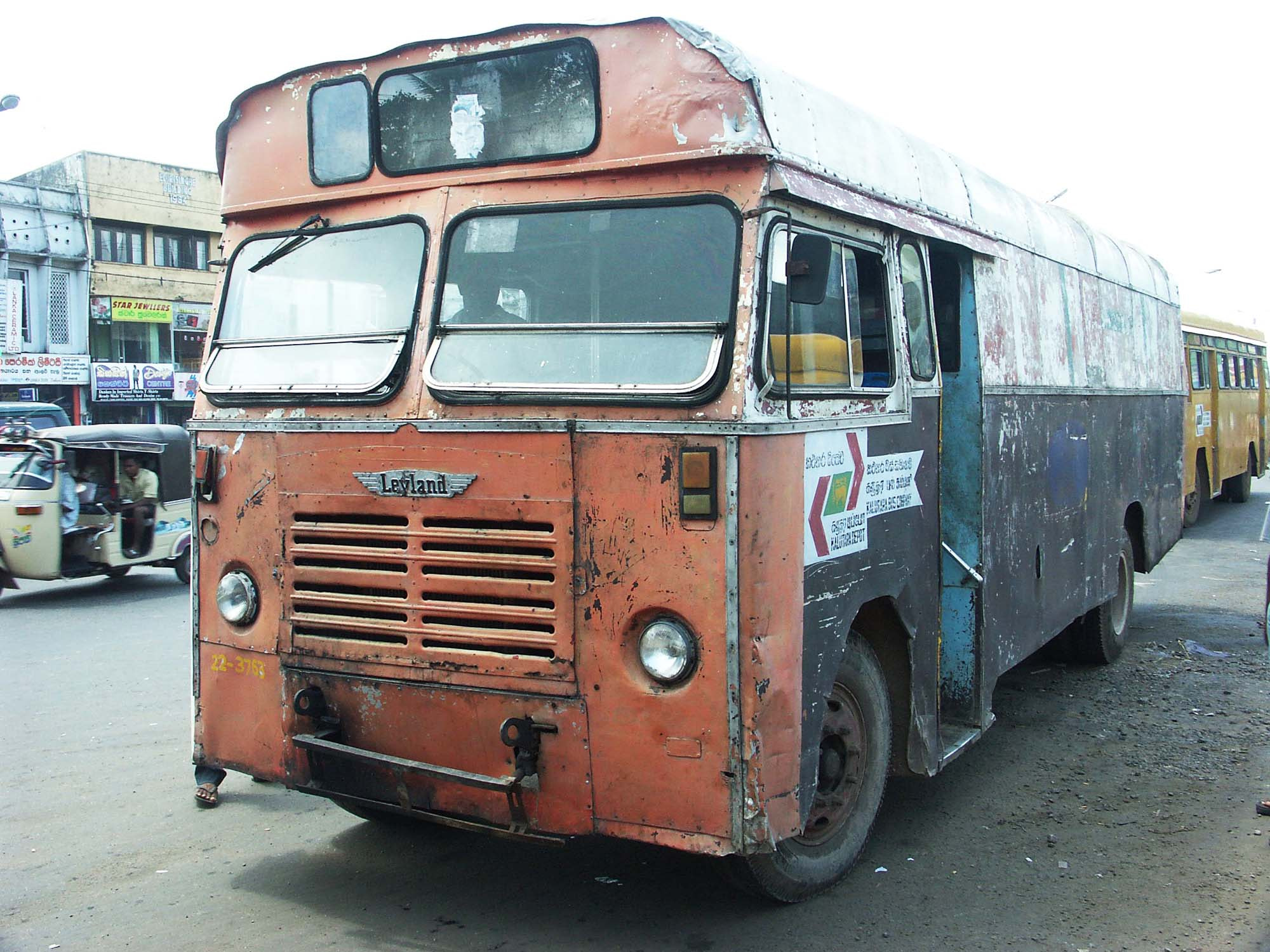 KONICA MINOLTA DiMAGE A1 sample photo. Public transport photography