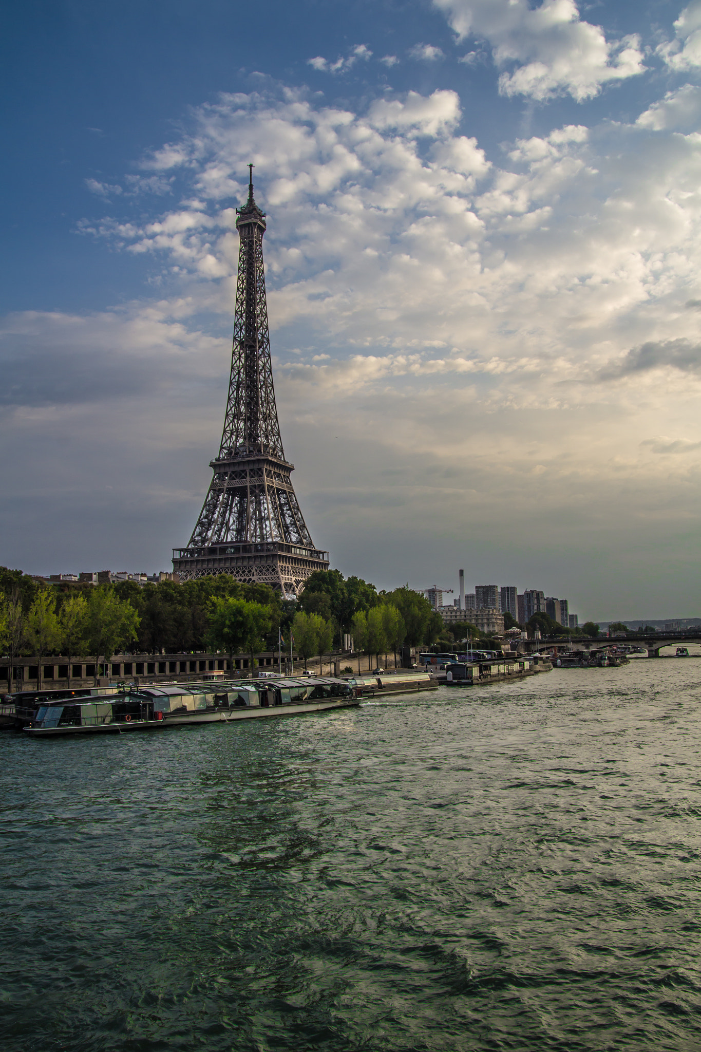 Canon EOS 1200D (EOS Rebel T5 / EOS Kiss X70 / EOS Hi) sample photo. Tour eiffel photography