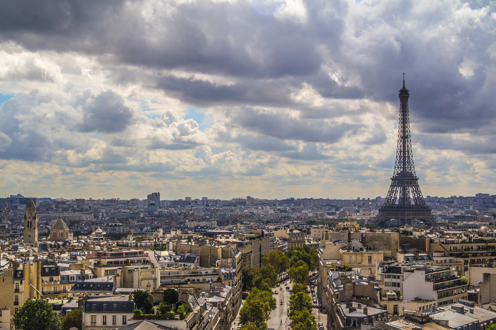 Canon EOS 1200D (EOS Rebel T5 / EOS Kiss X70 / EOS Hi) + Sigma 18-50mm f/2.8 Macro sample photo. Paris cityscape photography