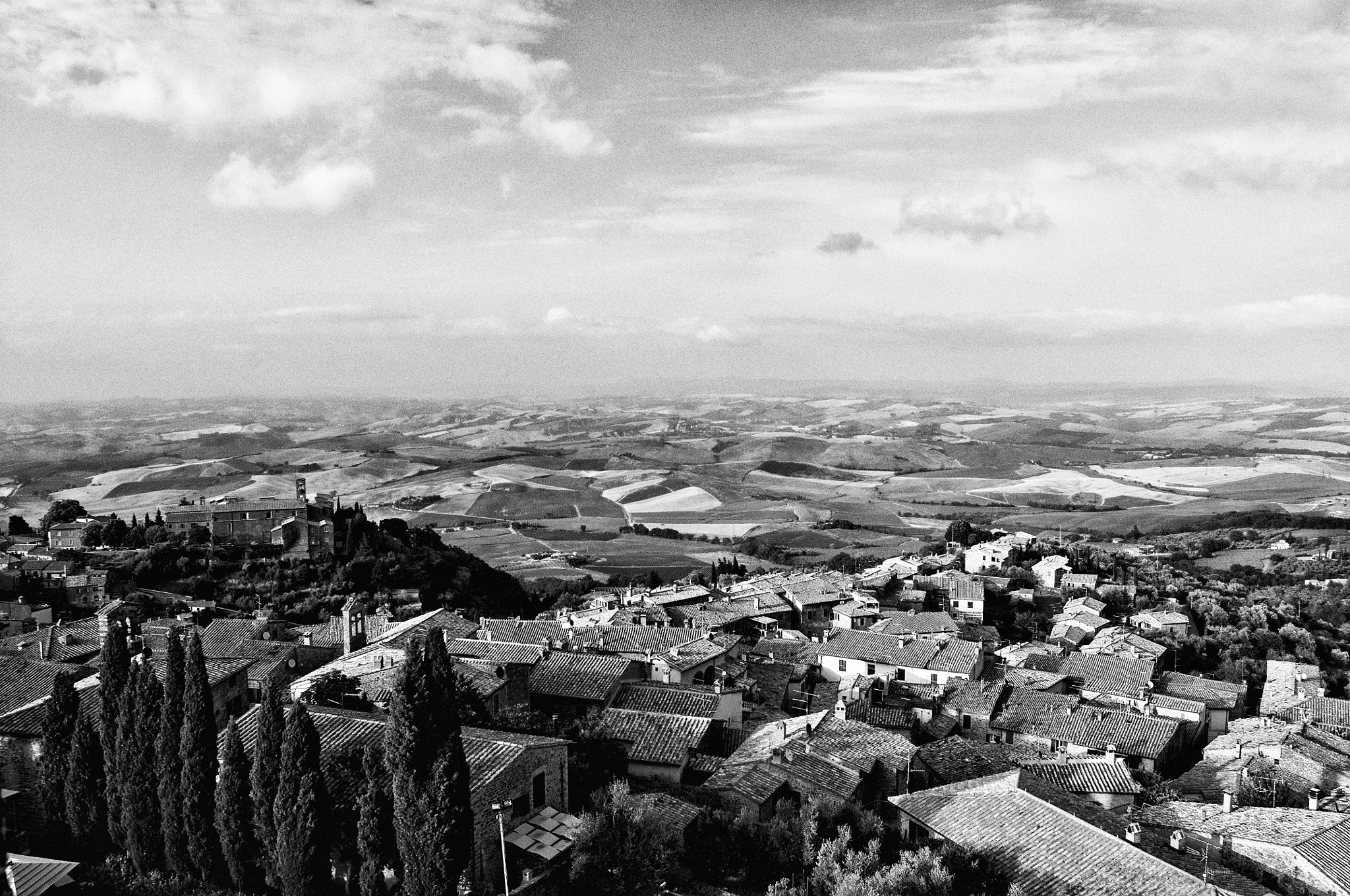 Nikon AF-S Nikkor 17-35mm F2.8D ED-IF sample photo. Tuscany landscape photography