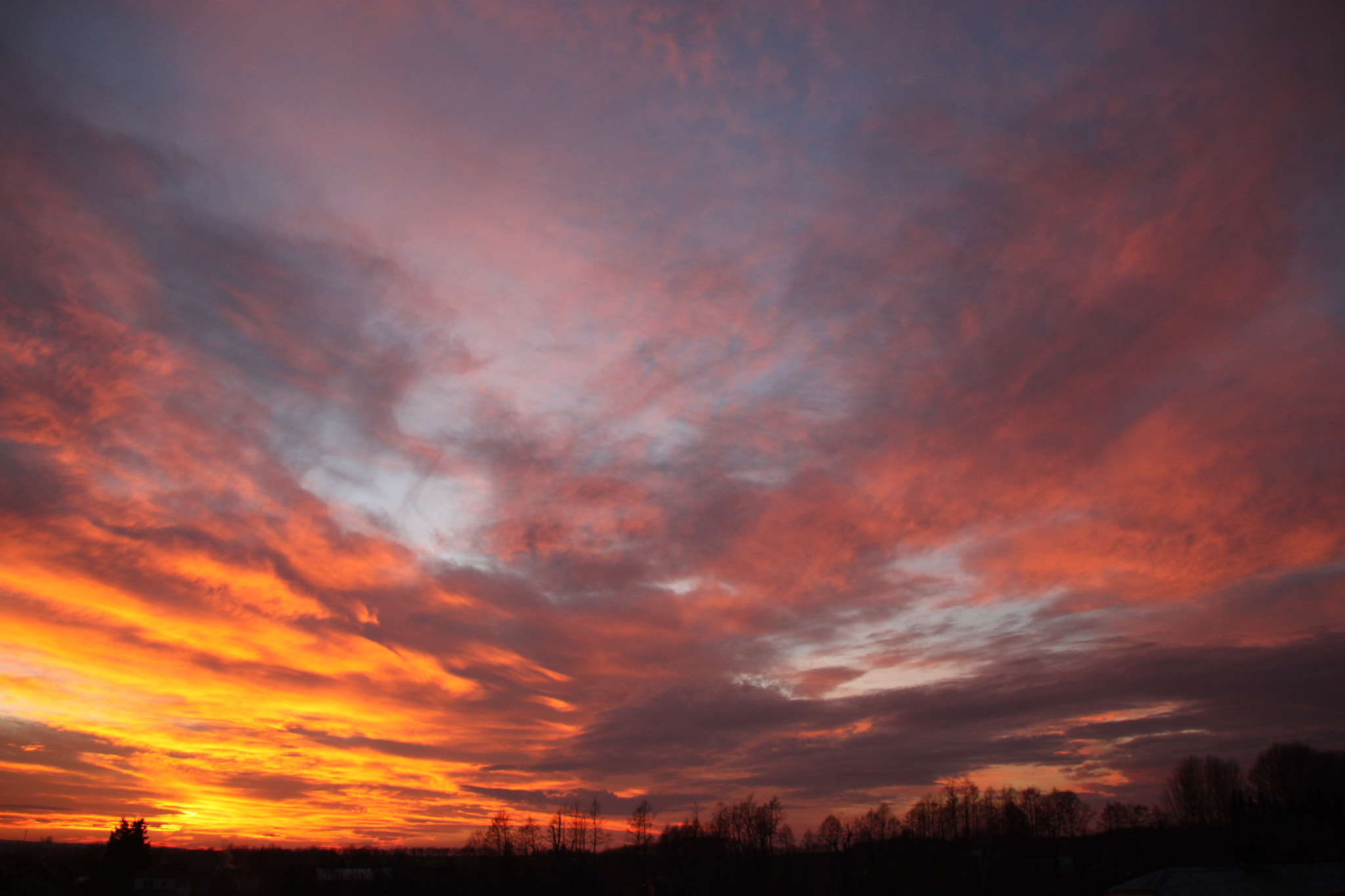 Canon EOS 500D (EOS Rebel T1i / EOS Kiss X3) + Sigma 18-200mm f/3.5-6.3 DC OS sample photo. Colourful sunset photography