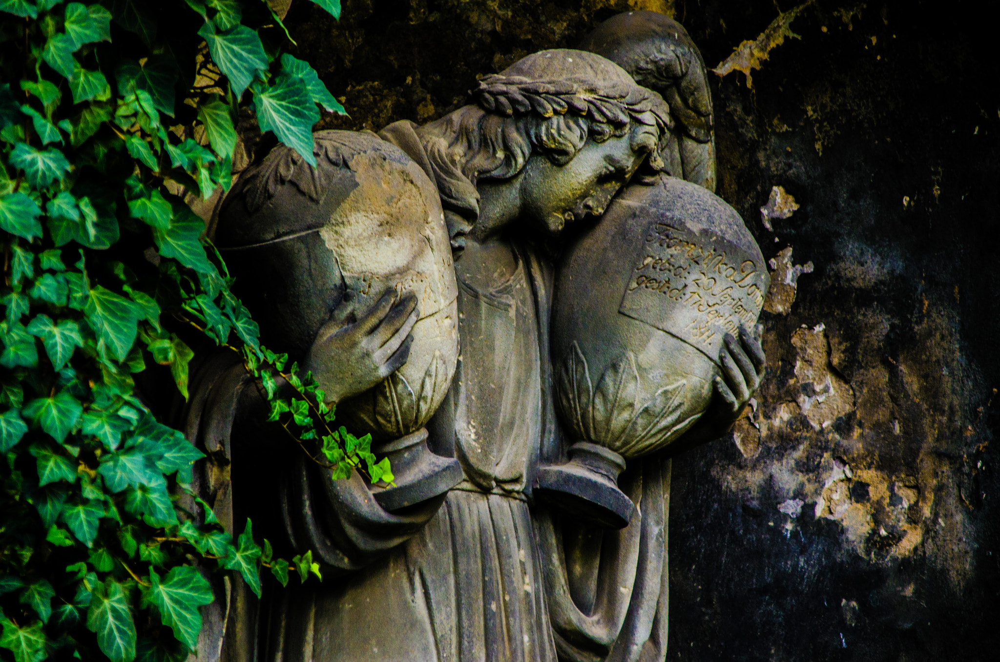 Sigma 28-300mm F3.5-6.3 DG Macro sample photo. Statue photography
