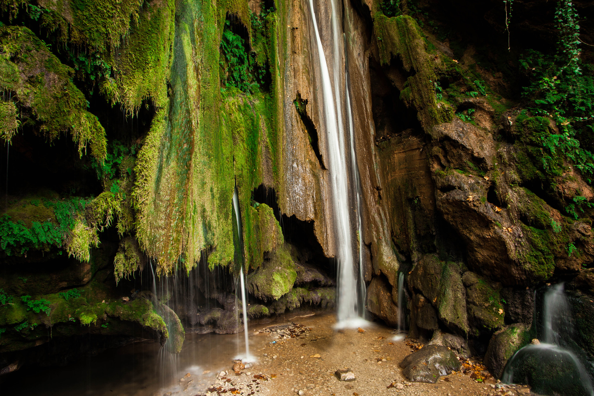 Canon EOS 5D + Tamron AF 19-35mm f/3.5-4.5 sample photo. Waterfall photography