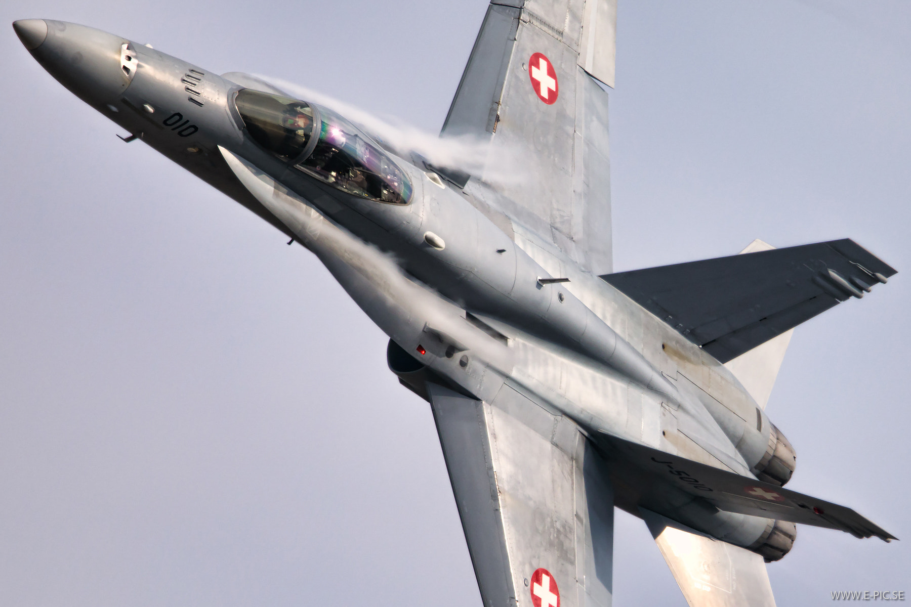 Canon EOS 5D Mark IV sample photo. Fa-18 hornet, schweiz photography