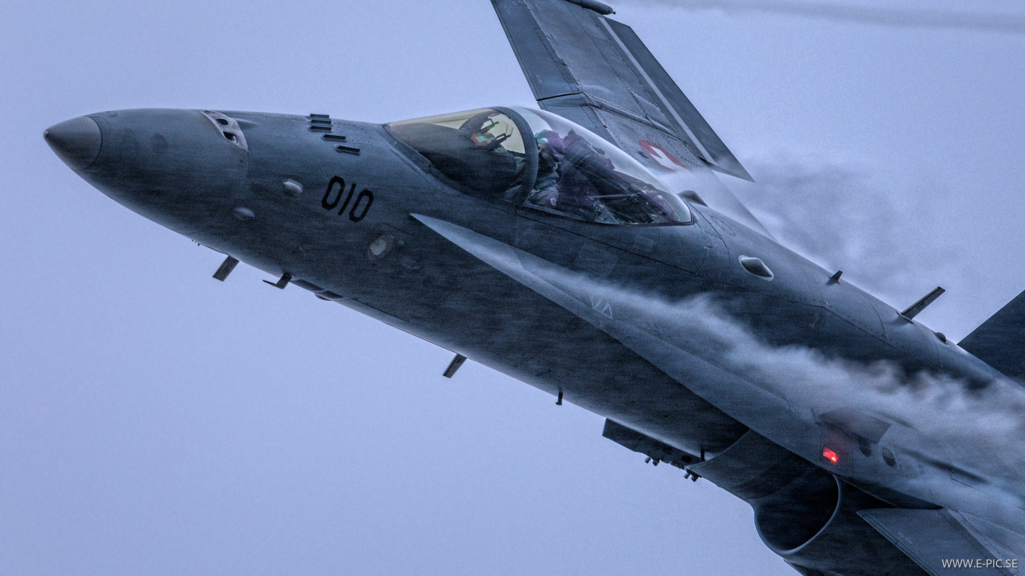 Canon EF 600mm F4L IS II USM sample photo. Fa-18 hornet, schweiz photography