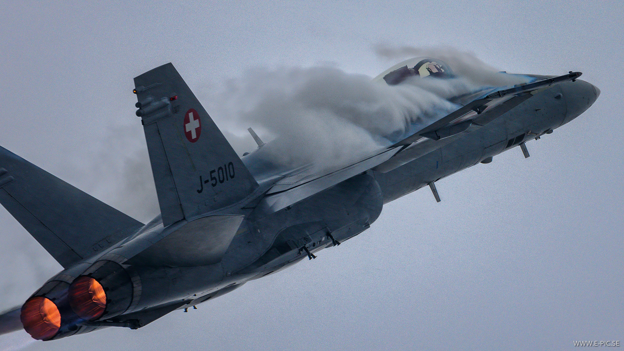 Canon EOS 5D Mark IV sample photo. Fa-18 hornet, schweiz photography