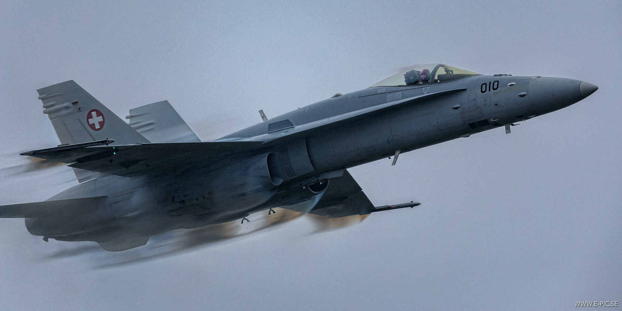 Canon EOS 5D Mark IV sample photo. Fa-18 hornet, schweiz photography