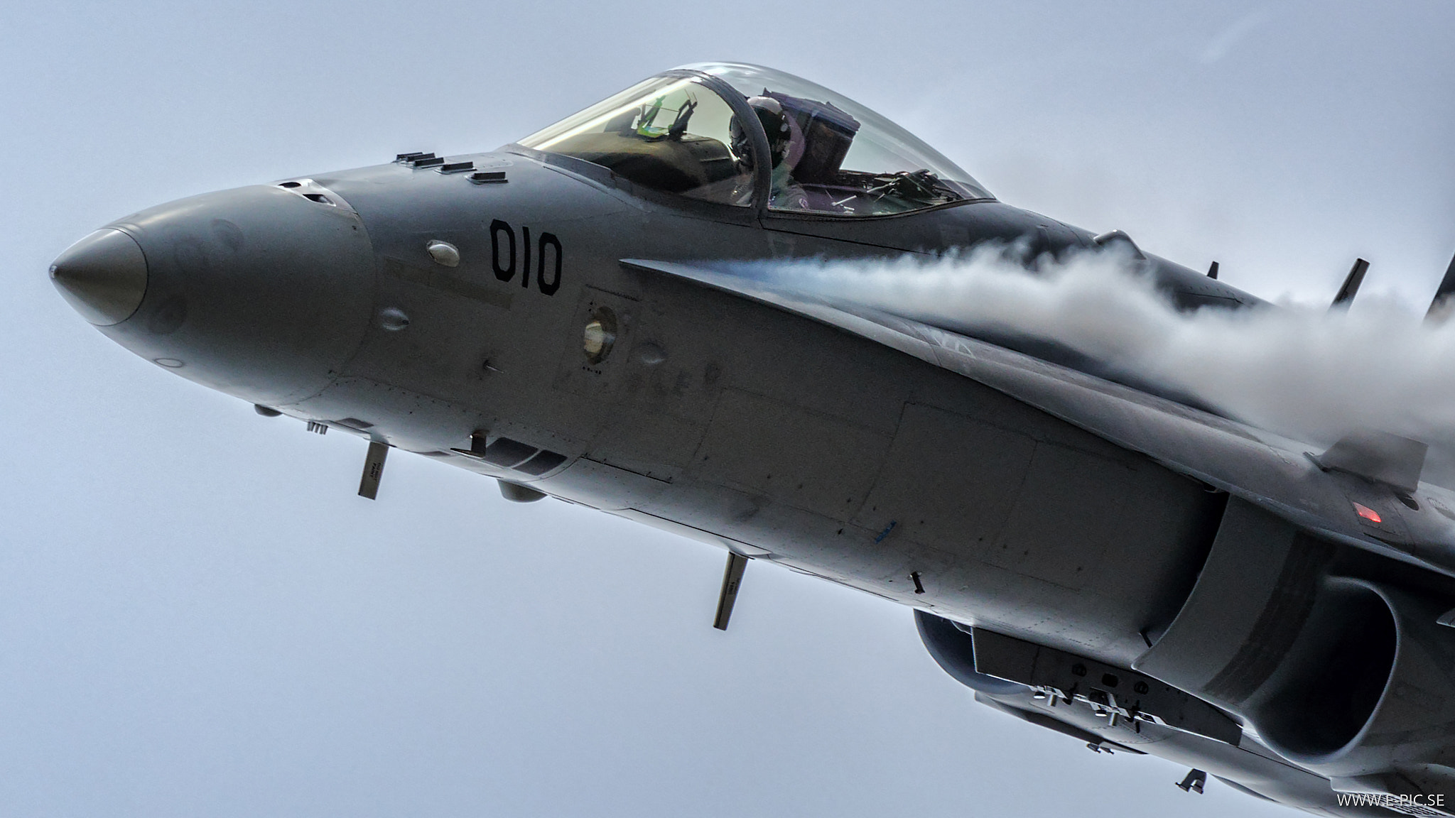 Canon EF 600mm F4L IS II USM sample photo. Fa-18 hornet, schweiz photography