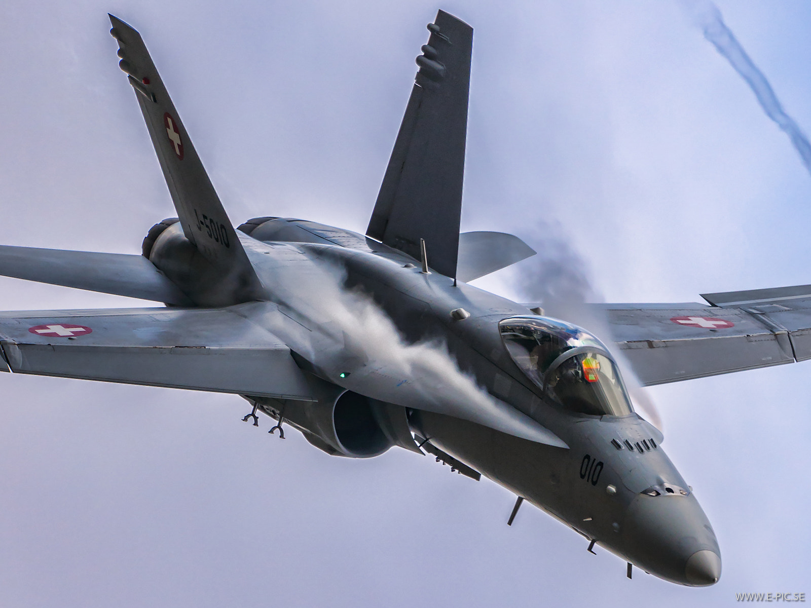 Canon EF 600mm F4L IS II USM sample photo. Fa-18 hornet, schweiz photography