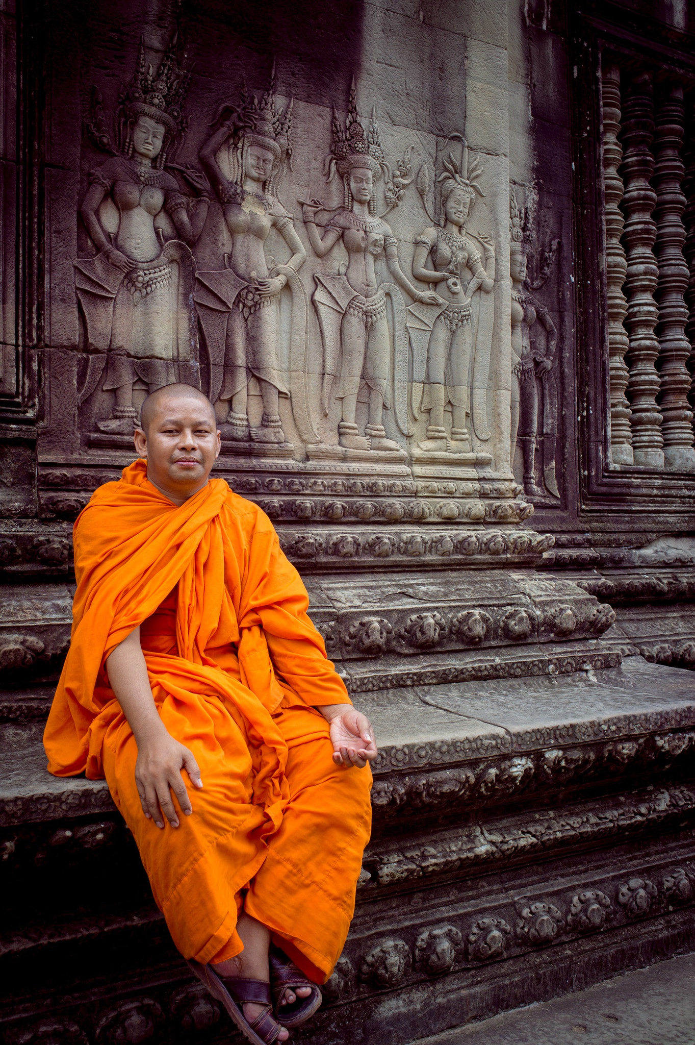 Leica M9 + Leica Summicron-M 28mm F2 ASPH sample photo. Buddhist monk - angkor wat photography
