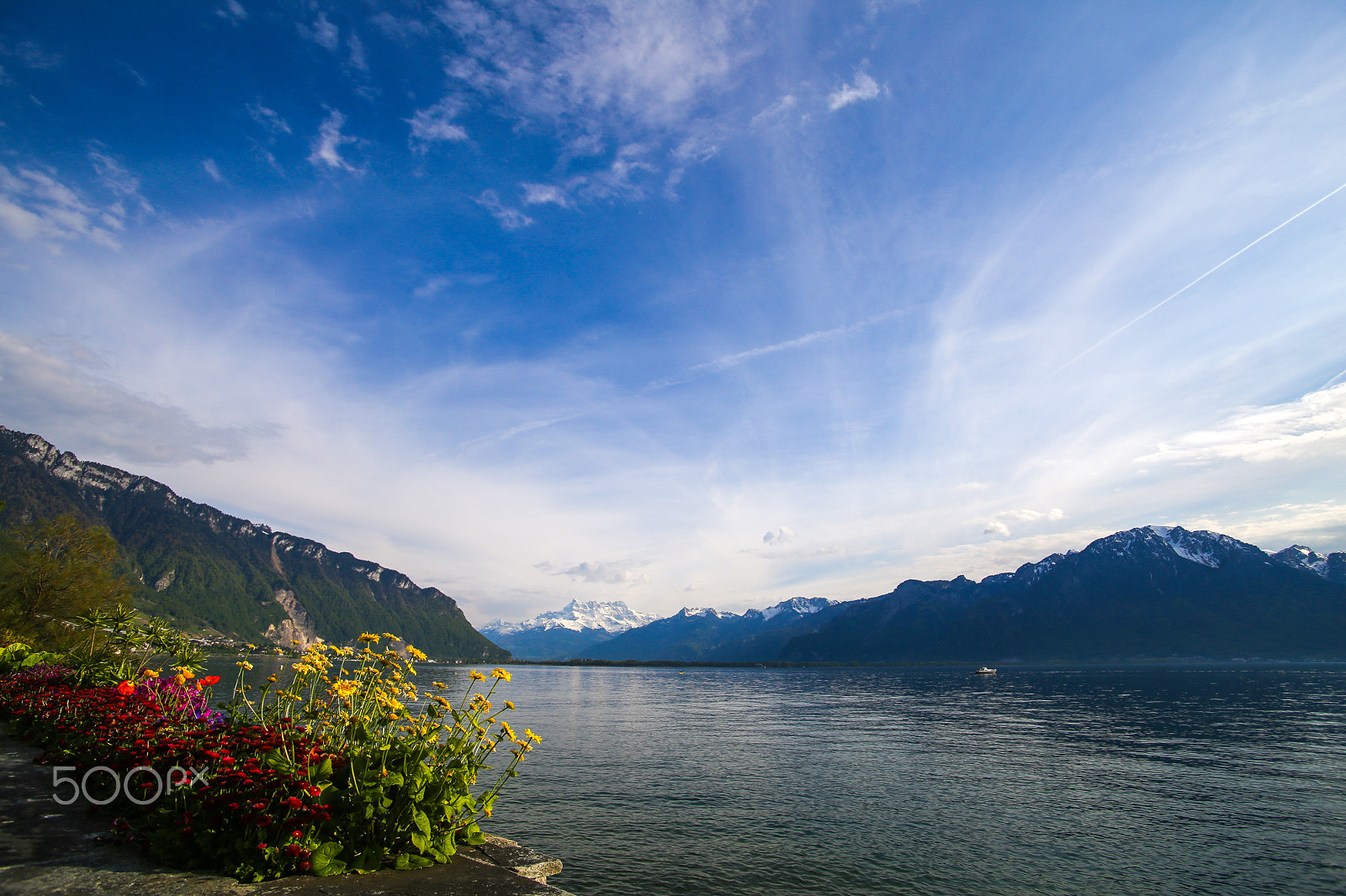 Canon EOS 6D + Tamron SP AF 17-35mm F2.8-4 Di LD Aspherical (IF) sample photo. Montreux photography