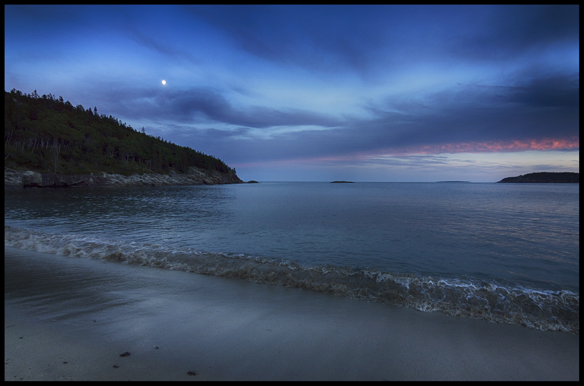 Nikon D3200 + Tokina AT-X 12-28mm F4 Pro DX sample photo. Moonrise   sand beach photography