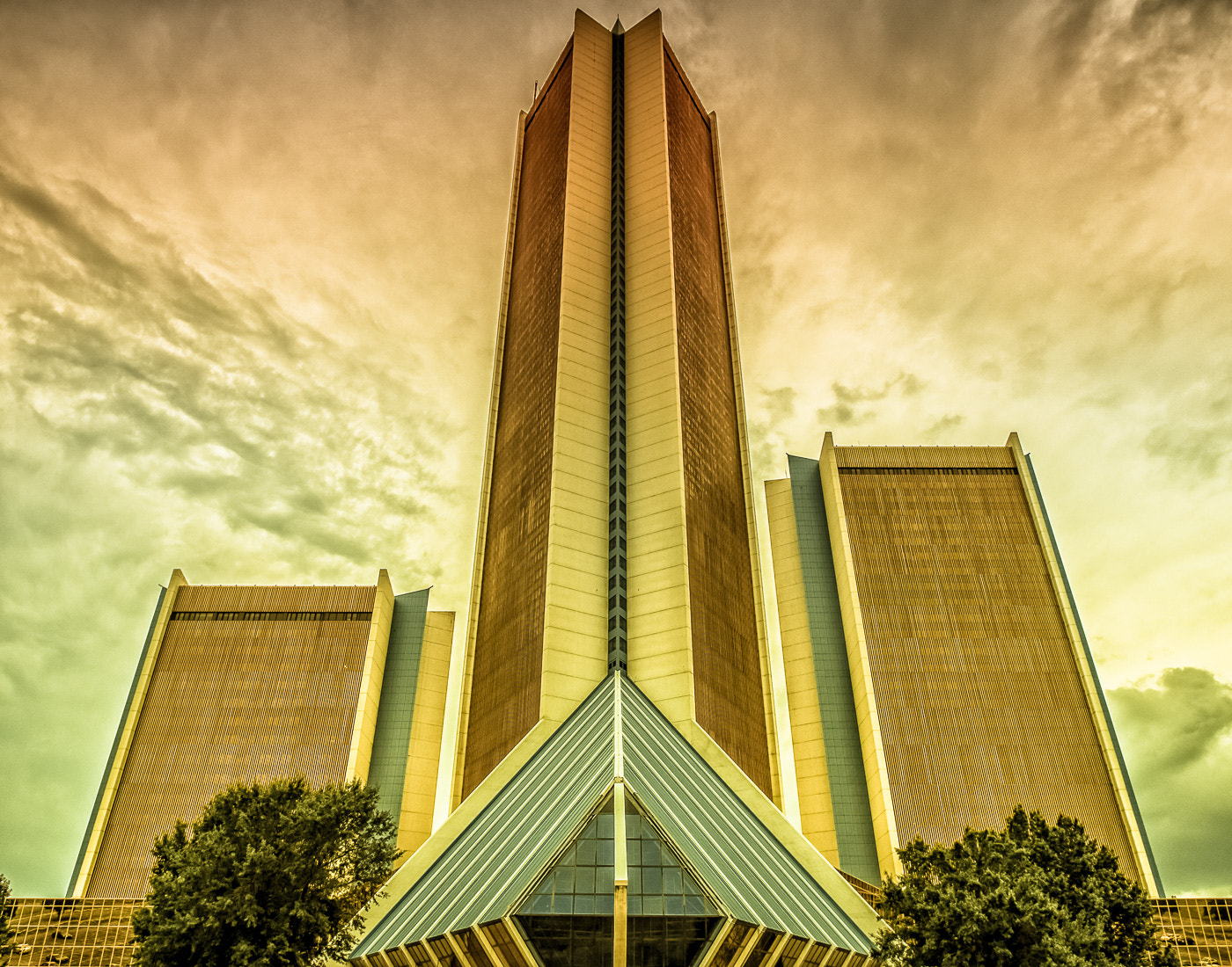 Pentax smc DA 14mm F2.8 ED (IF) sample photo. City of gold photography