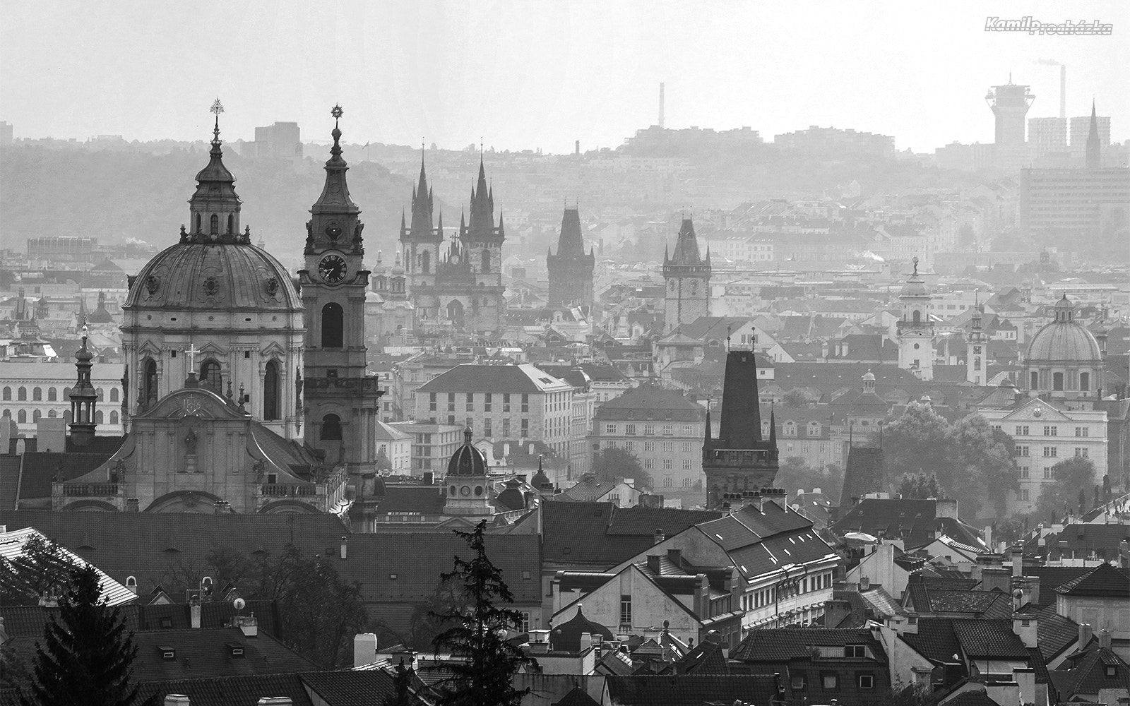 Sigma 18-200mm f/3.5-6.3 DC OS sample photo. Svatováclavské ráno bw photography