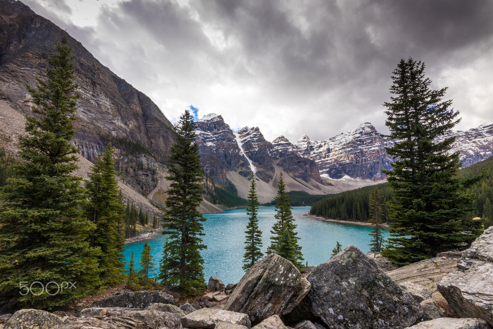 Canon EOS 80D + Sigma 10-20mm F4-5.6 EX DC HSM sample photo. Moraine lake photography
