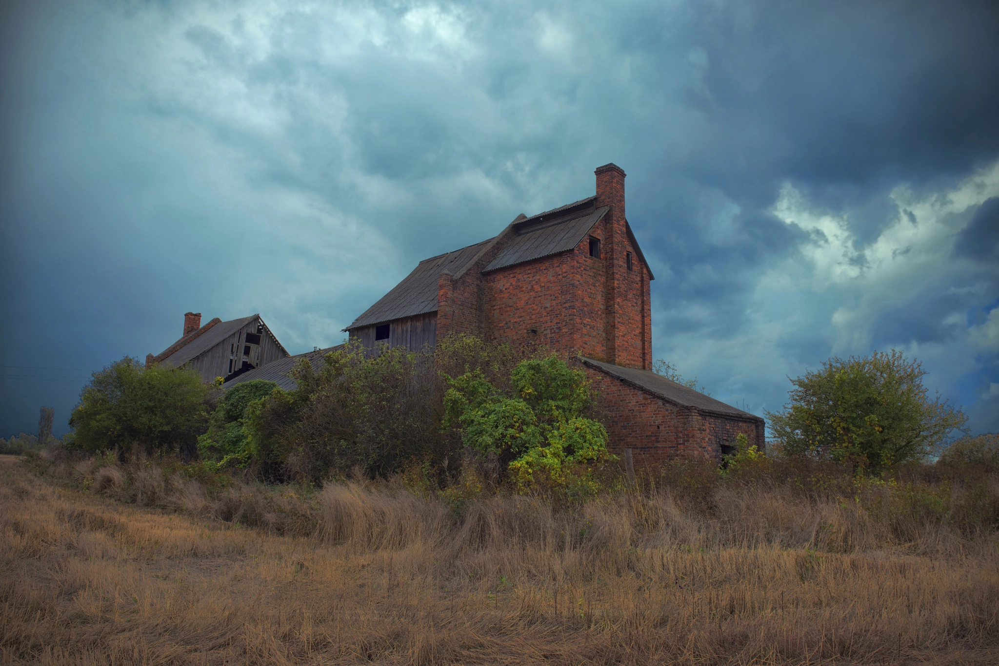 24-70mm F/2.8 G sample photo. Old building photography