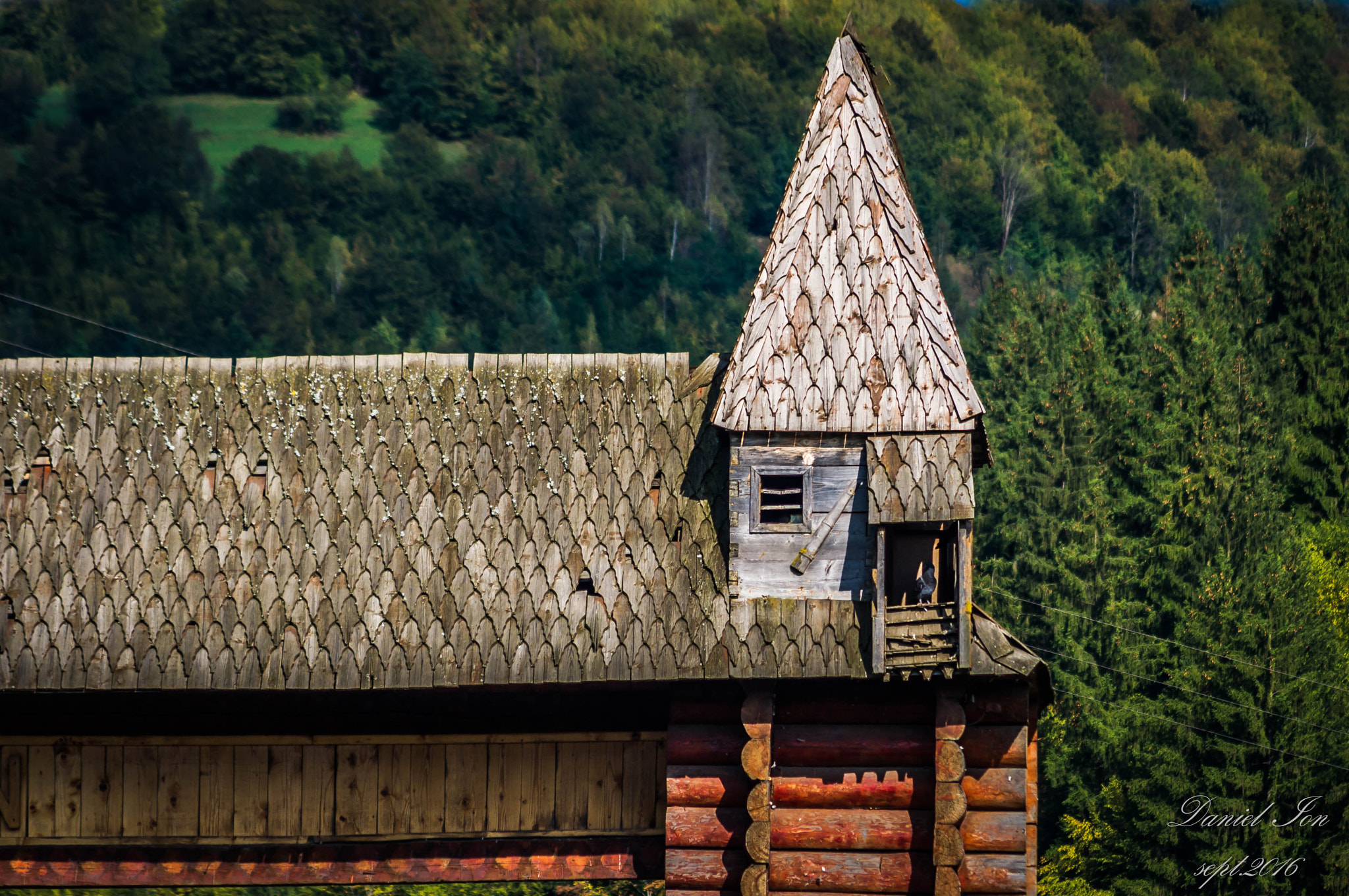 Pentax K-x + smc PENTAX-FA 70-200mm F4-5.6 sample photo. House photography