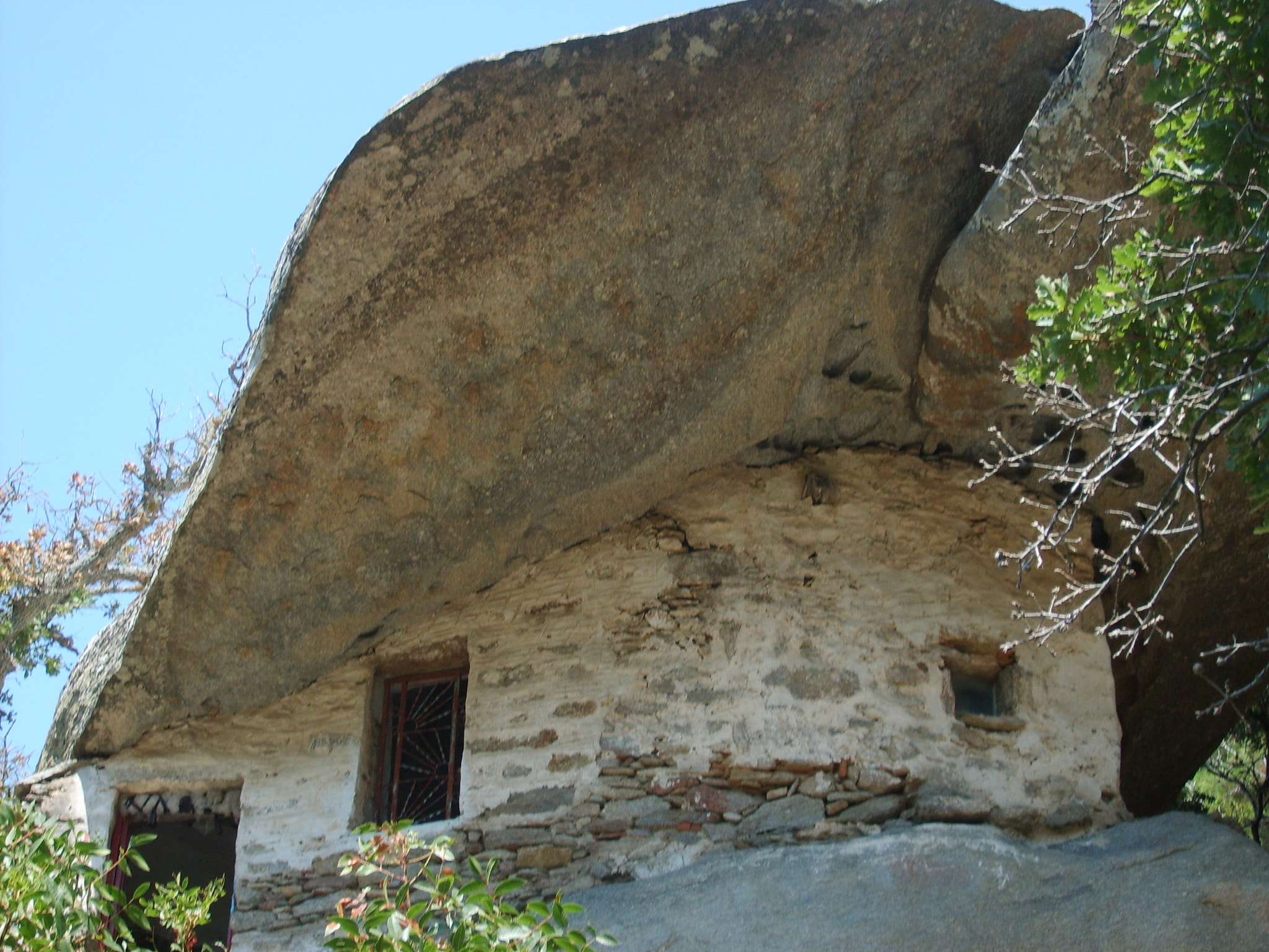 Samsung Digimax S500 / Kenox S500 / Digimax Cyber 530 sample photo. Ikaria-church in the rock photography