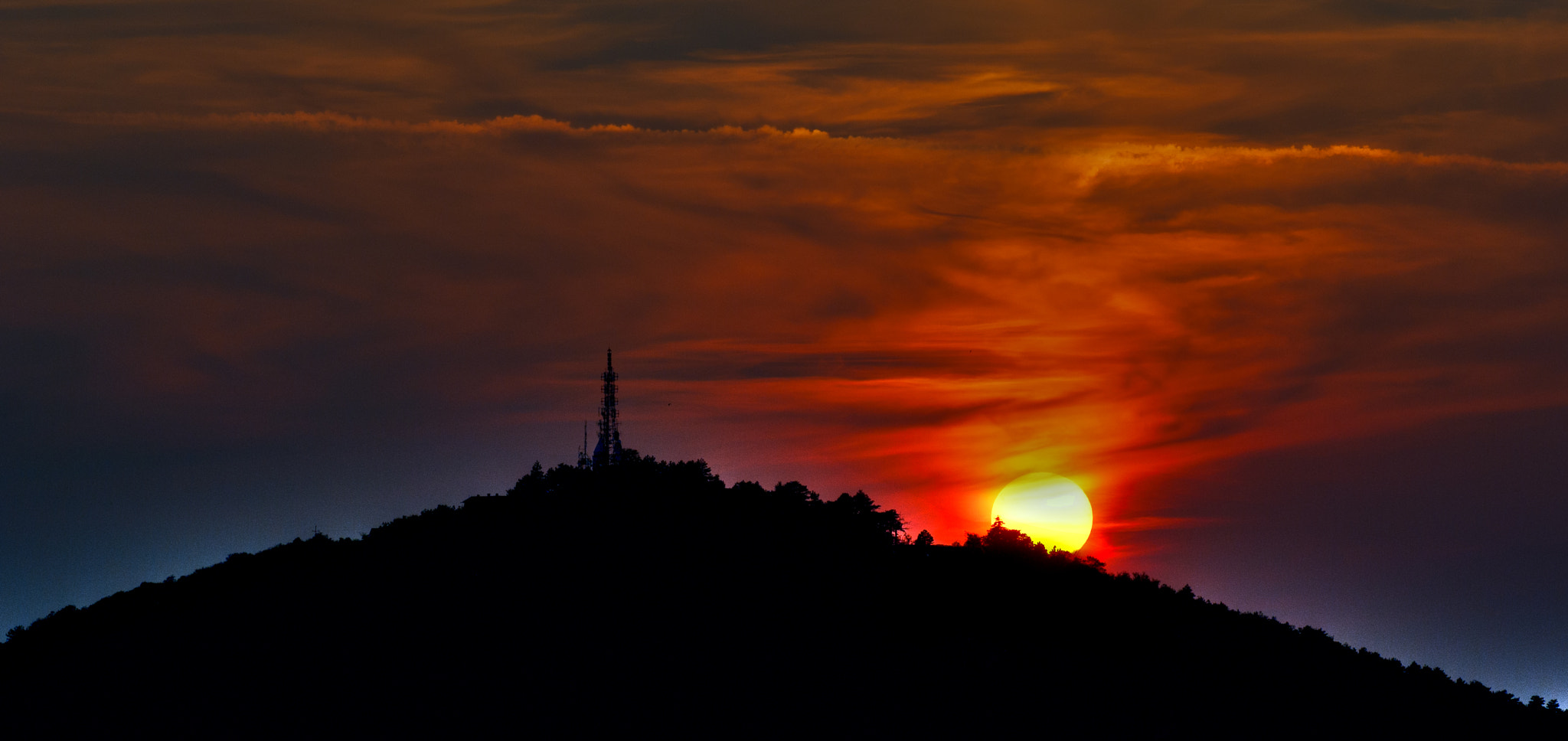 Nikon D3000 + Nikon AF-S Nikkor 70-300mm F4.5-5.6G VR sample photo. Sunset photography