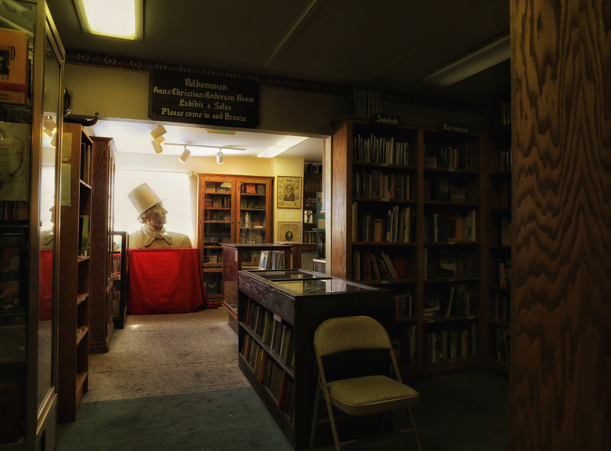Canon EF 24-70mm F2.8L II USM sample photo. The library in the danish village photography