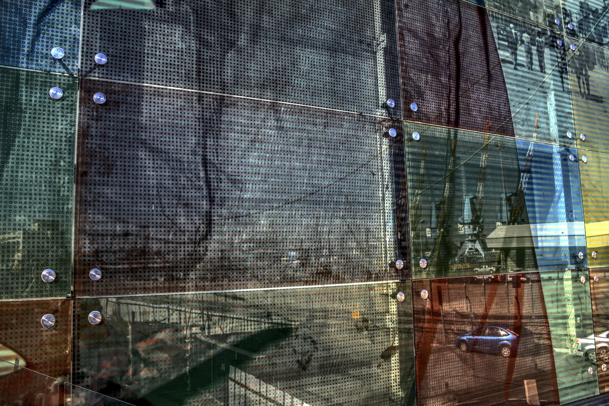 Sigma 18-50mm f/3.5-5.6 DC sample photo. Reflections wall photography