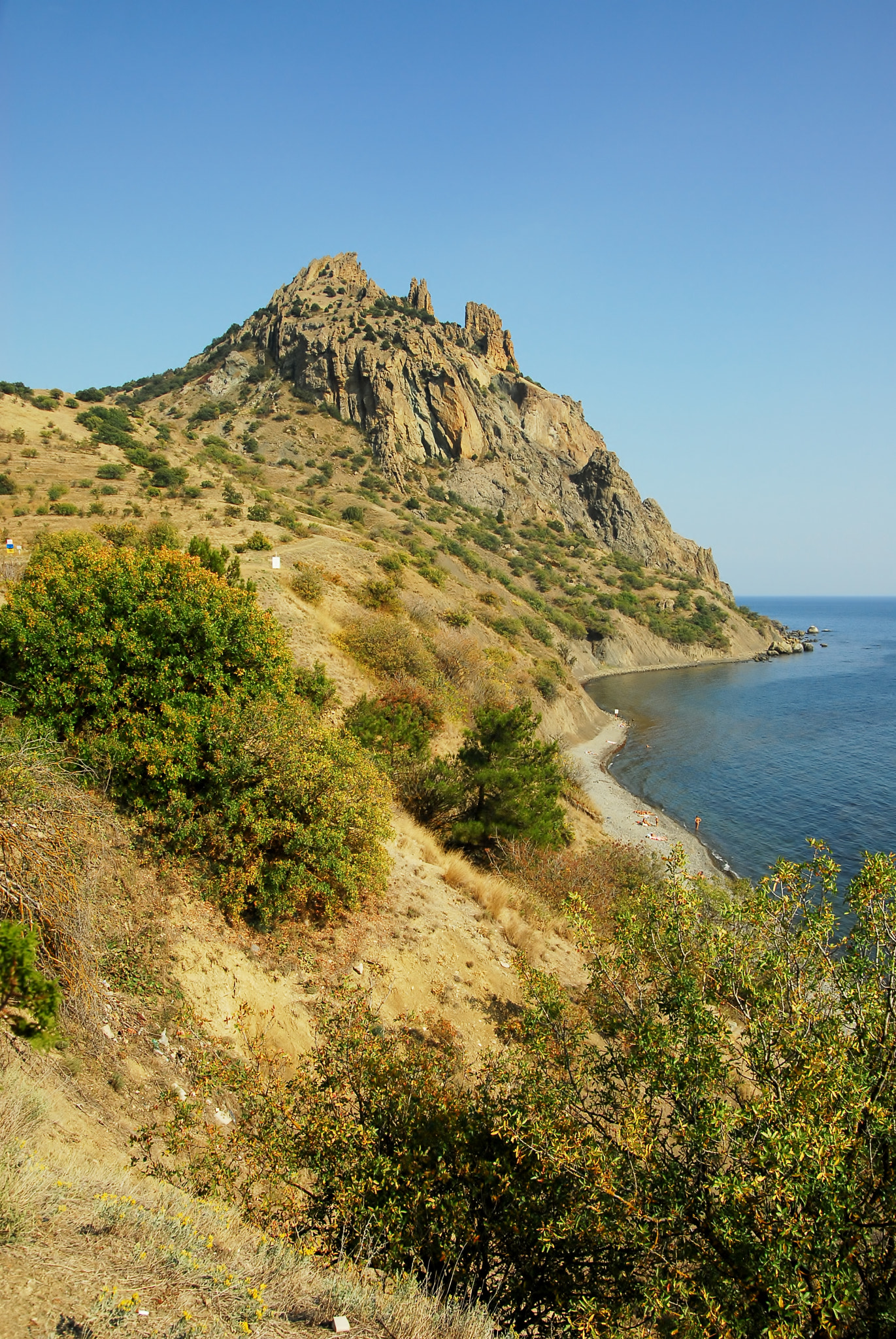 Nikon D200 + Sigma 18-50mm F2.8 EX DC Macro sample photo. View on the cliffs near the village of kurortne photography