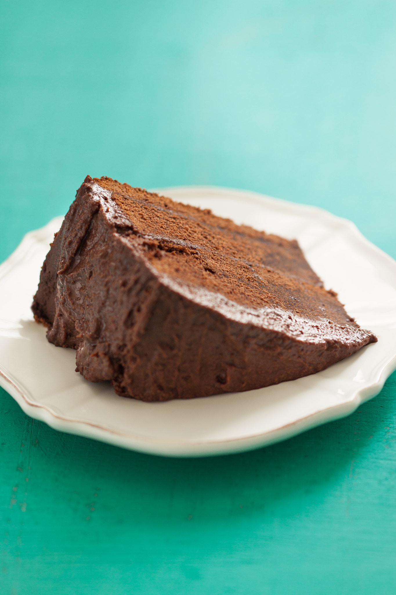 Canon EOS 50D + Canon EF 100mm F2.8L Macro IS USM sample photo. Homemade chocolate cake with cream and dark chocolate, closeup, selective focus photography