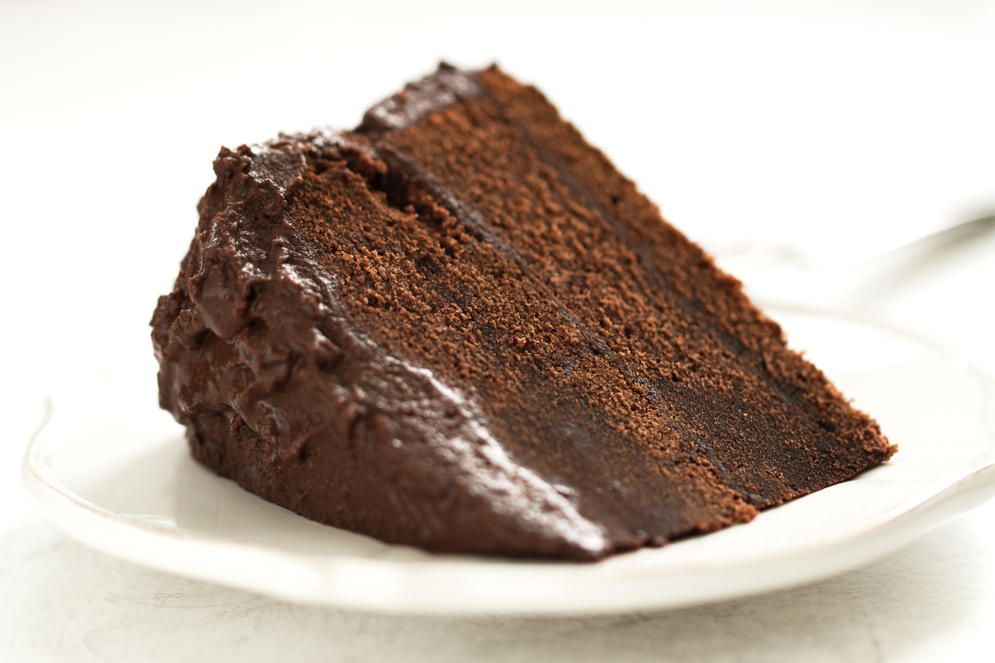 Canon EOS 50D sample photo. Homemade chocolate cake with cream and dark chocolate, closeup, selective focus, toned photography