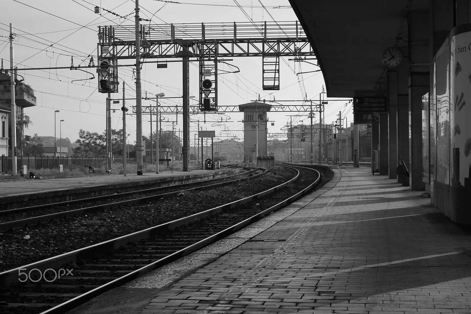 Canon EOS 550D (EOS Rebel T2i / EOS Kiss X4) + Canon EF 40mm F2.8 STM sample photo. Stazione photography