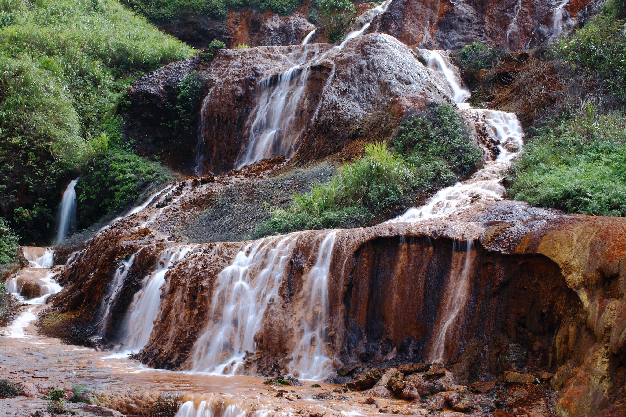 Canon EOS 70D + Canon EF 35mm F1.4L USM sample photo. 九份黃金瀑布  jioufen gold falls photography